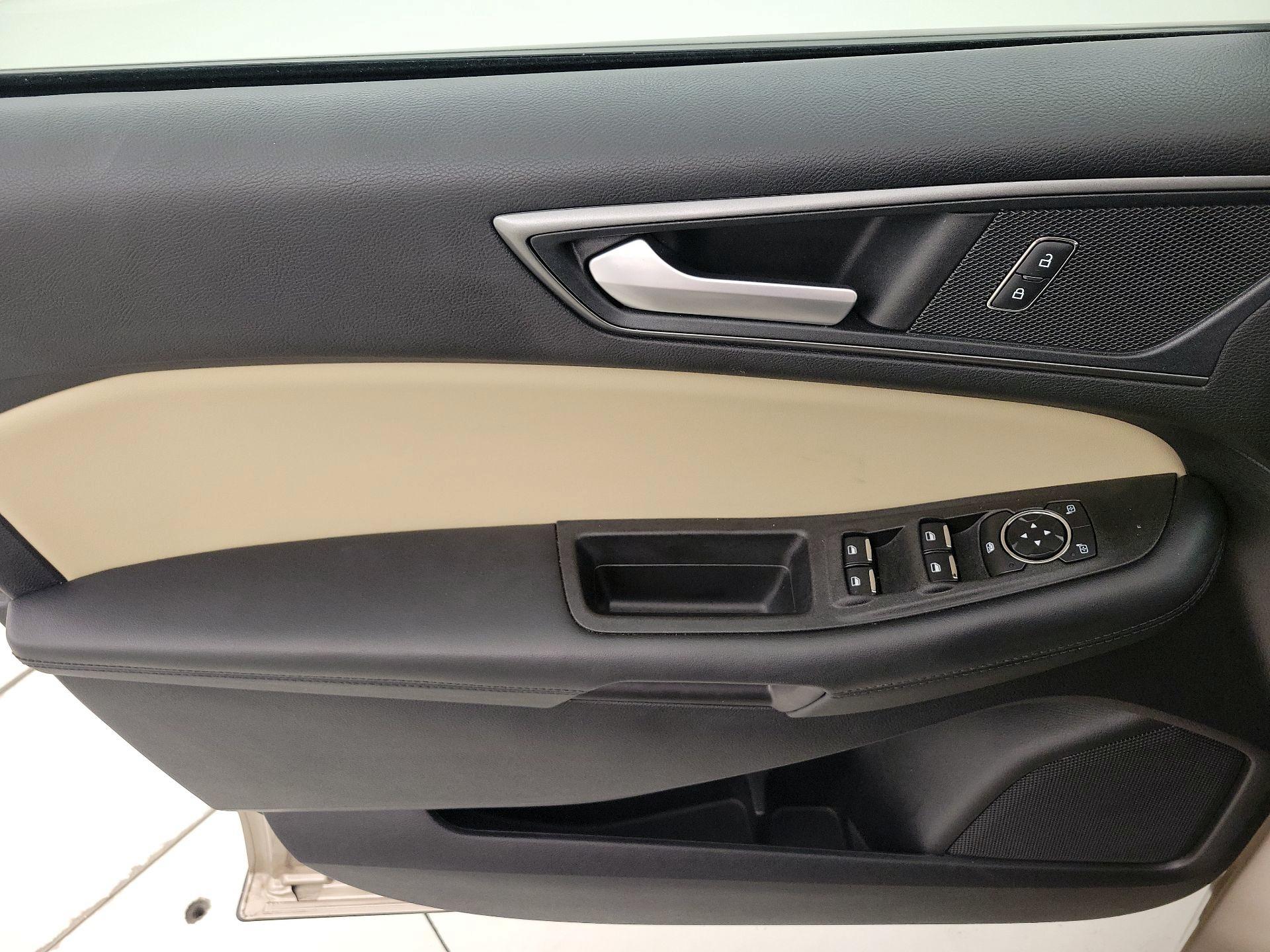 Thumbnail: 2021 Ford Edge - 12