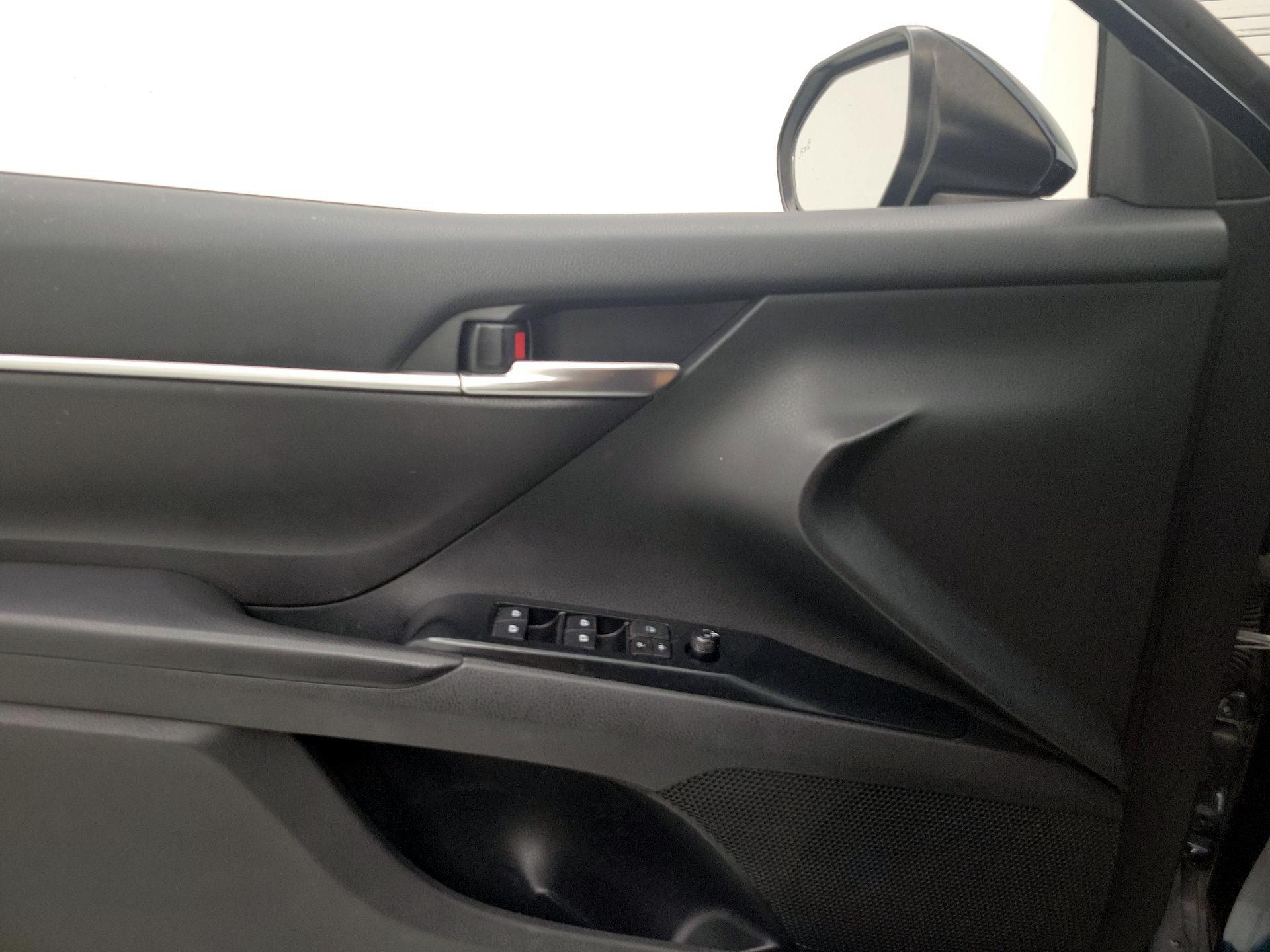 Thumbnail: 2018 Toyota Camry - 12