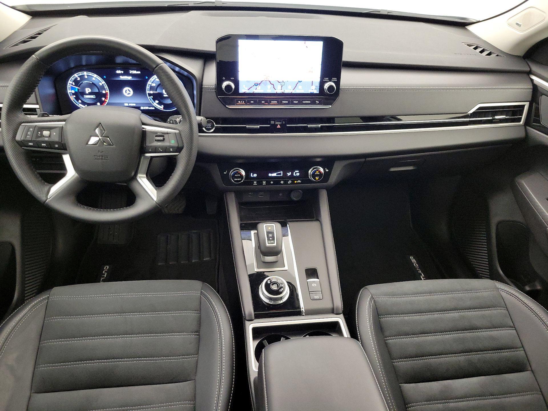 Thumbnail: 2024 Mitsubishi Outlander - 9