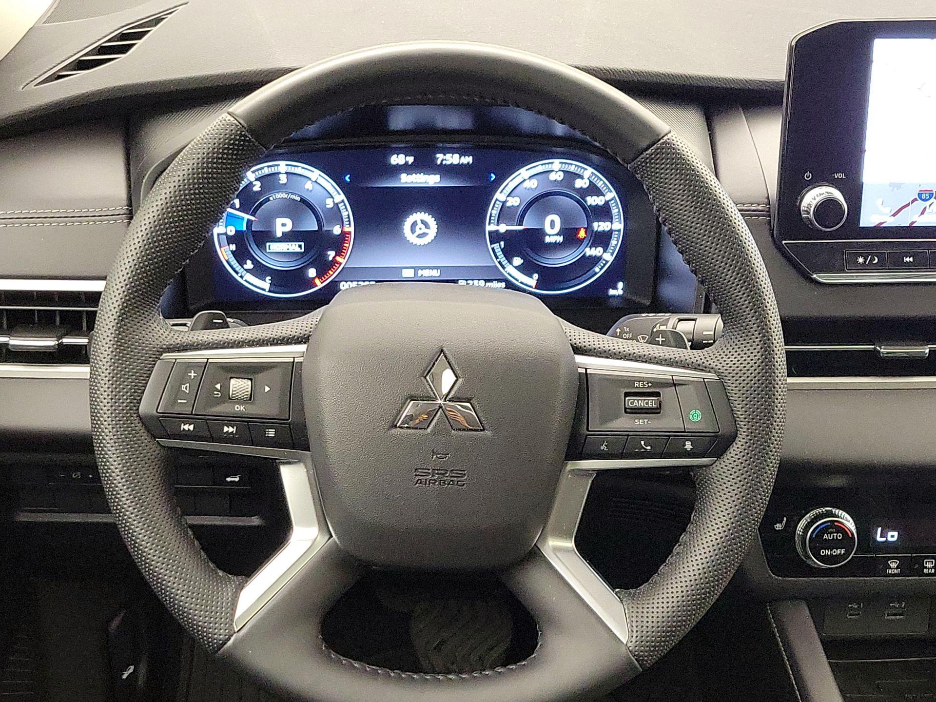 Thumbnail: 2024 Mitsubishi Outlander - 10