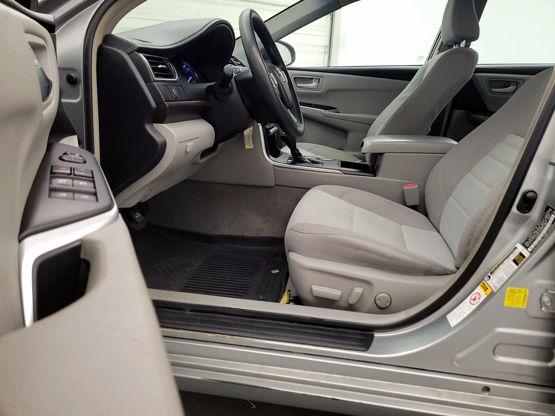 Thumbnail: 2017 Toyota Camry - 11