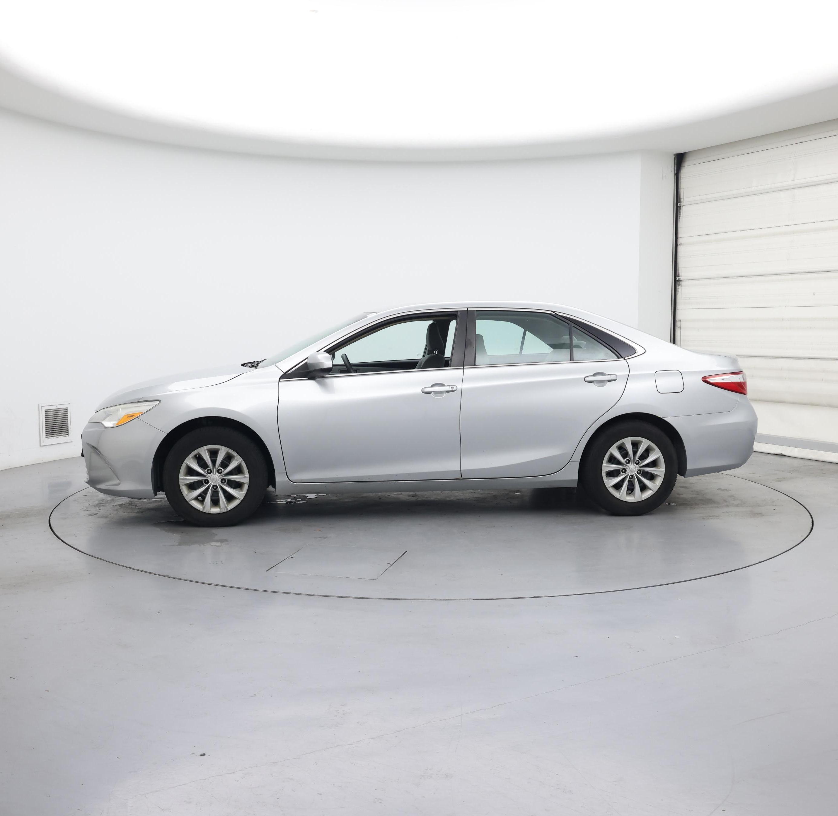 Thumbnail: 2017 Toyota Camry - 3