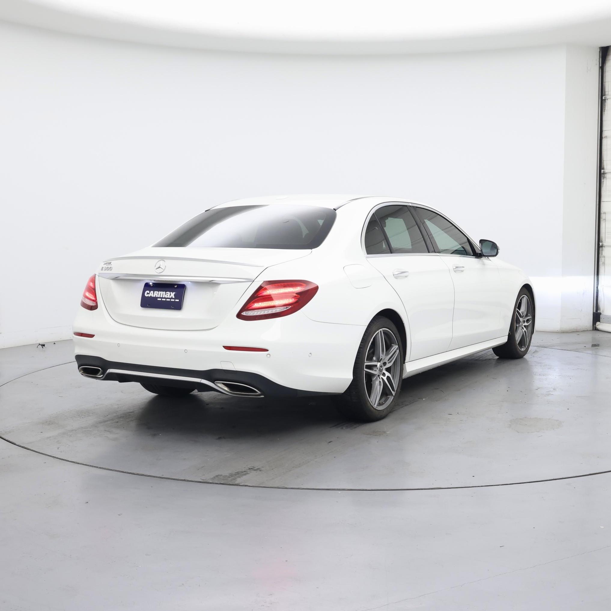Thumbnail: 2017 Mercedes-Benz E-Class - 8