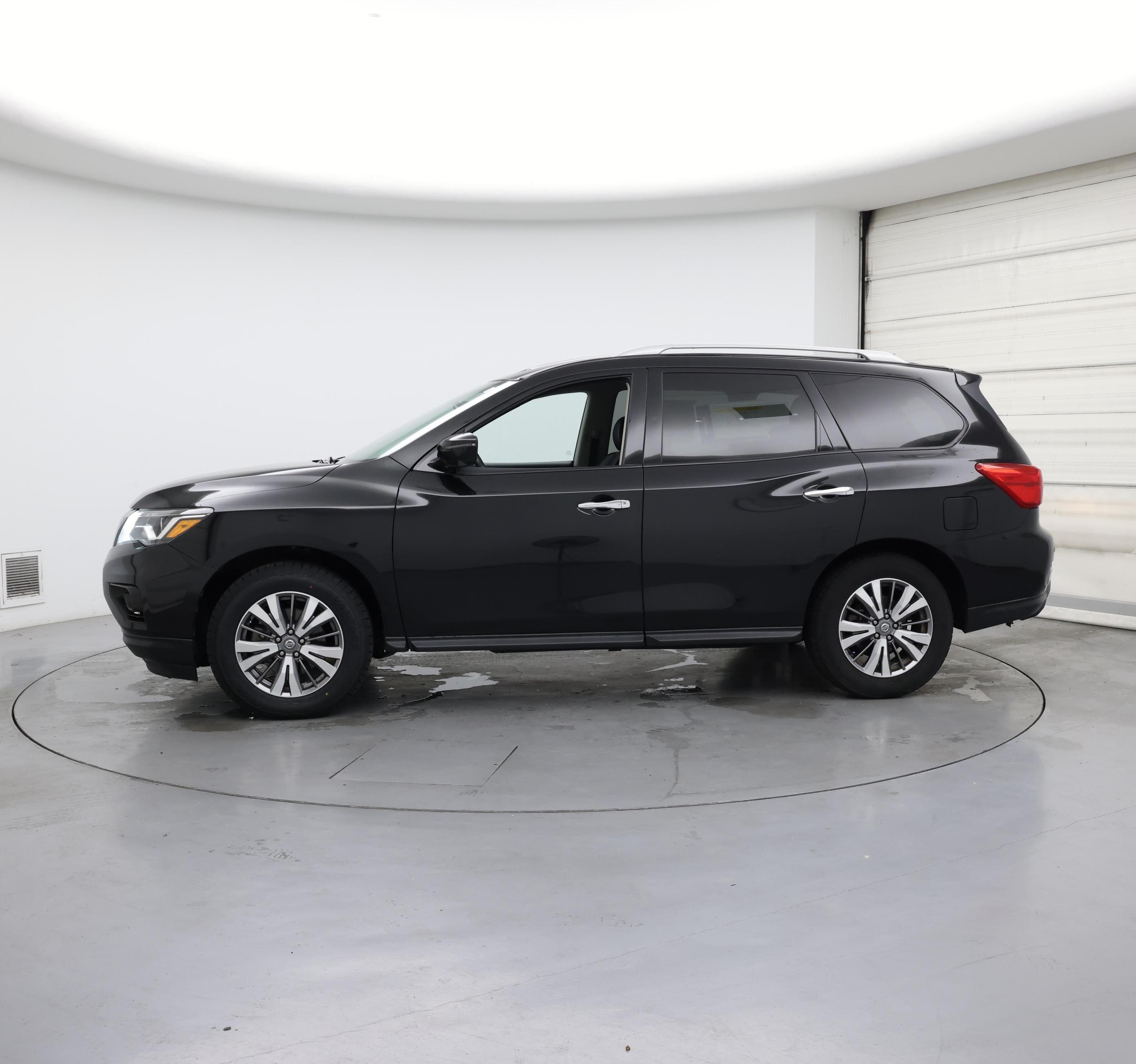 Thumbnail: 2019 Nissan Pathfinder - 3