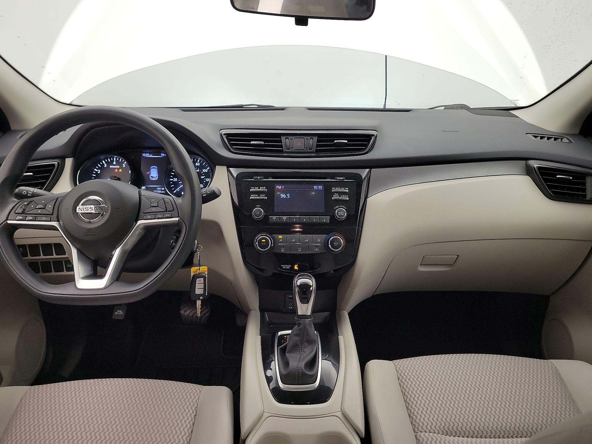 Thumbnail: 2017 Nissan Rogue Sport - 9