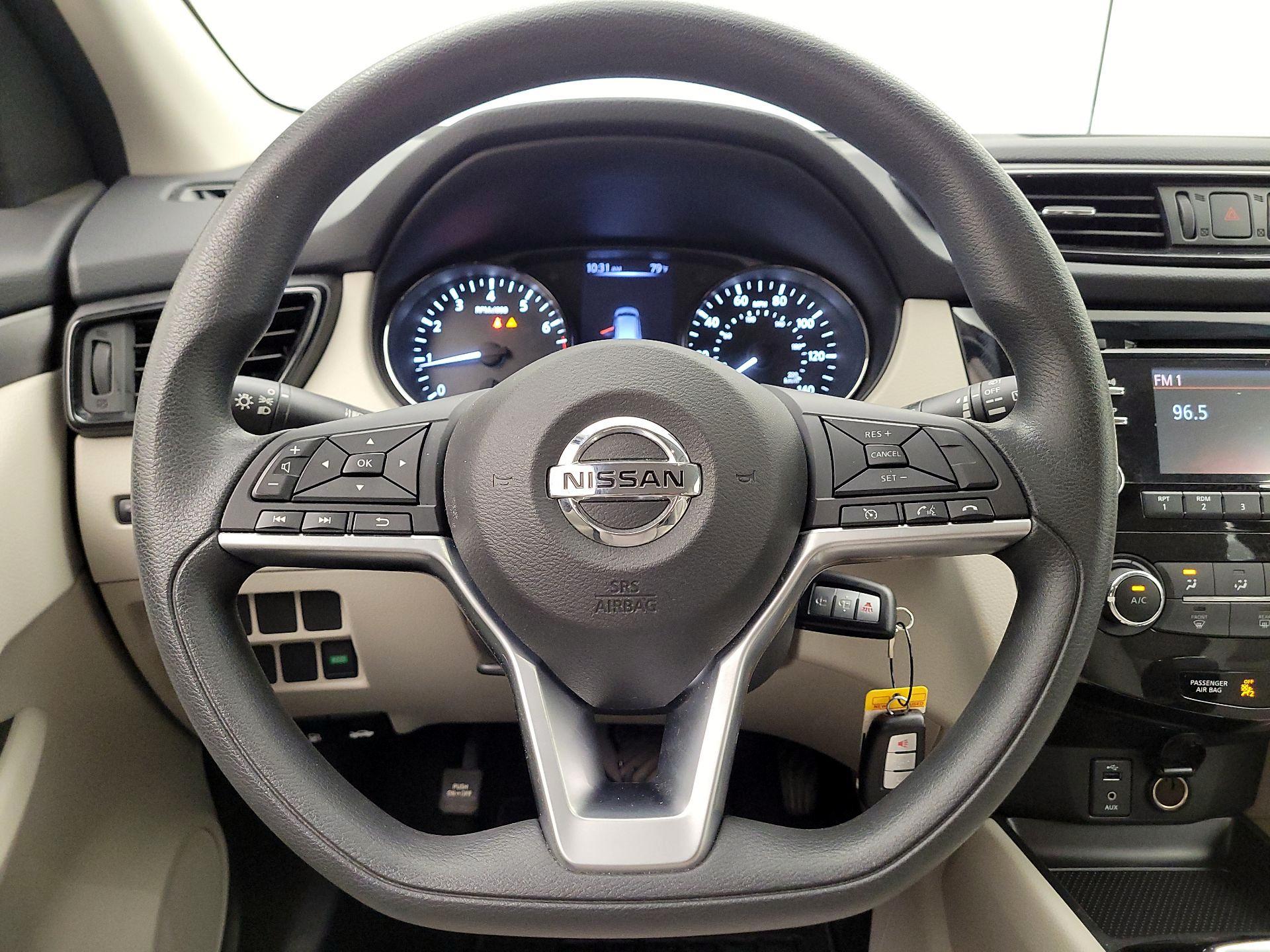 Thumbnail: 2017 Nissan Rogue Sport - 10