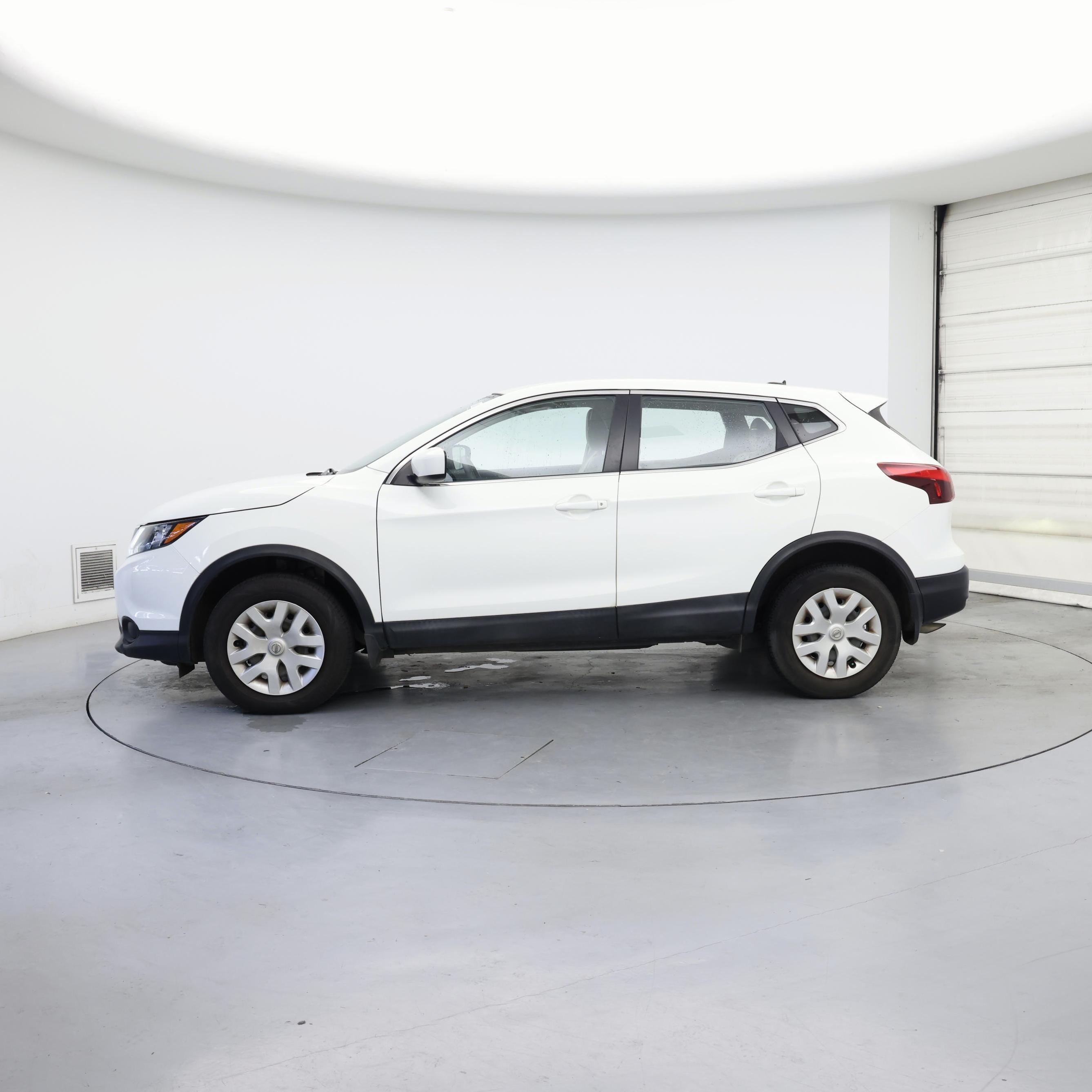 Thumbnail: 2017 Nissan Rogue Sport - 3