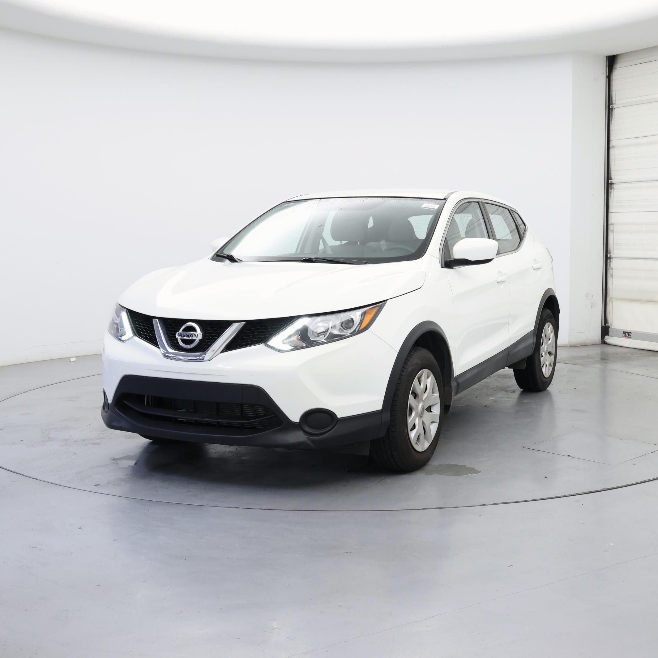 Thumbnail: 2017 Nissan Rogue Sport - 4