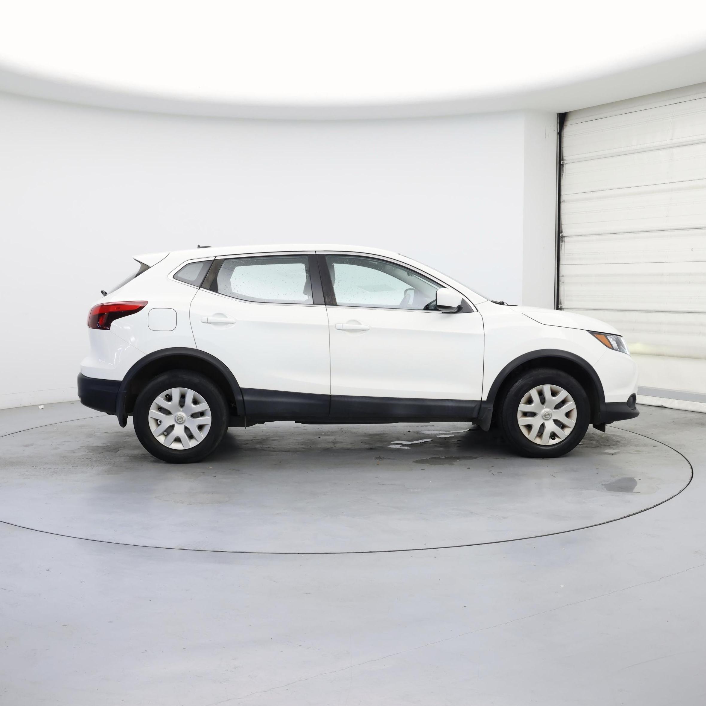 Thumbnail: 2017 Nissan Rogue Sport - 7