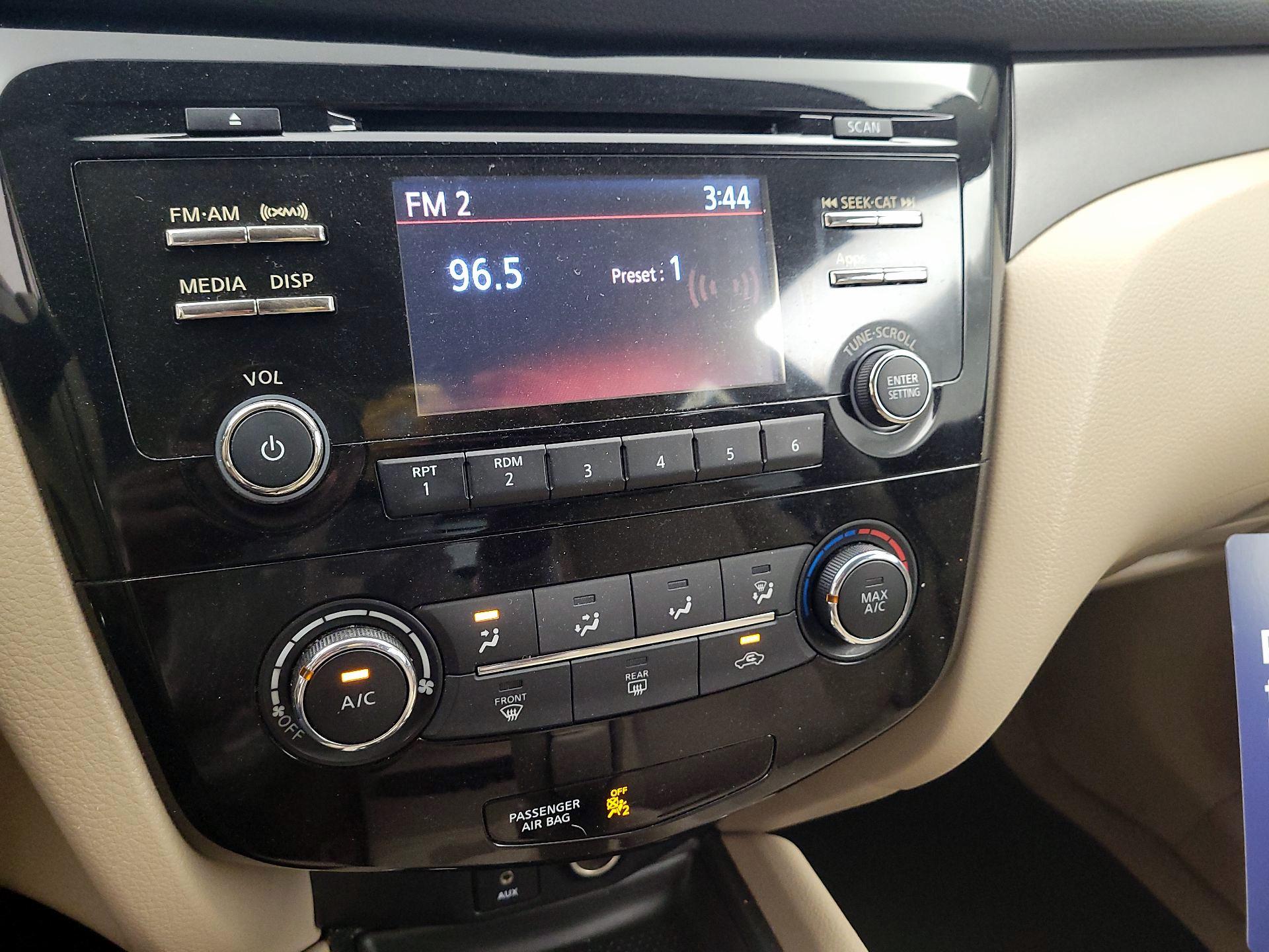 Thumbnail: 2015 Nissan Rogue - 15