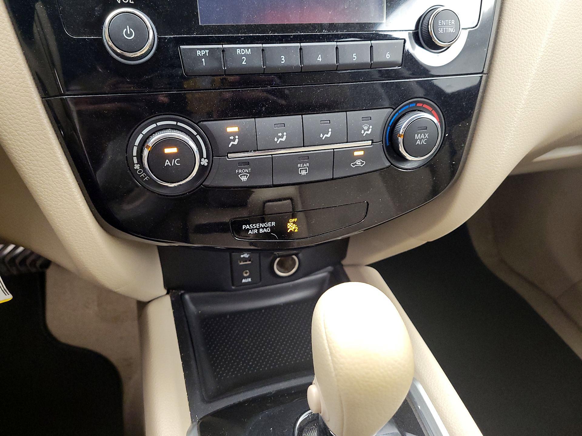 Thumbnail: 2015 Nissan Rogue - 16