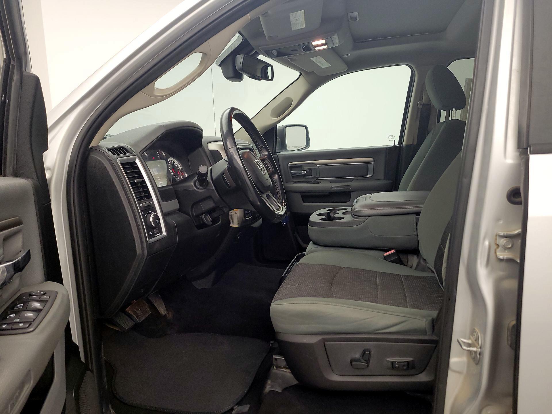 Thumbnail: 2019 RAM 1500 Classic - 11