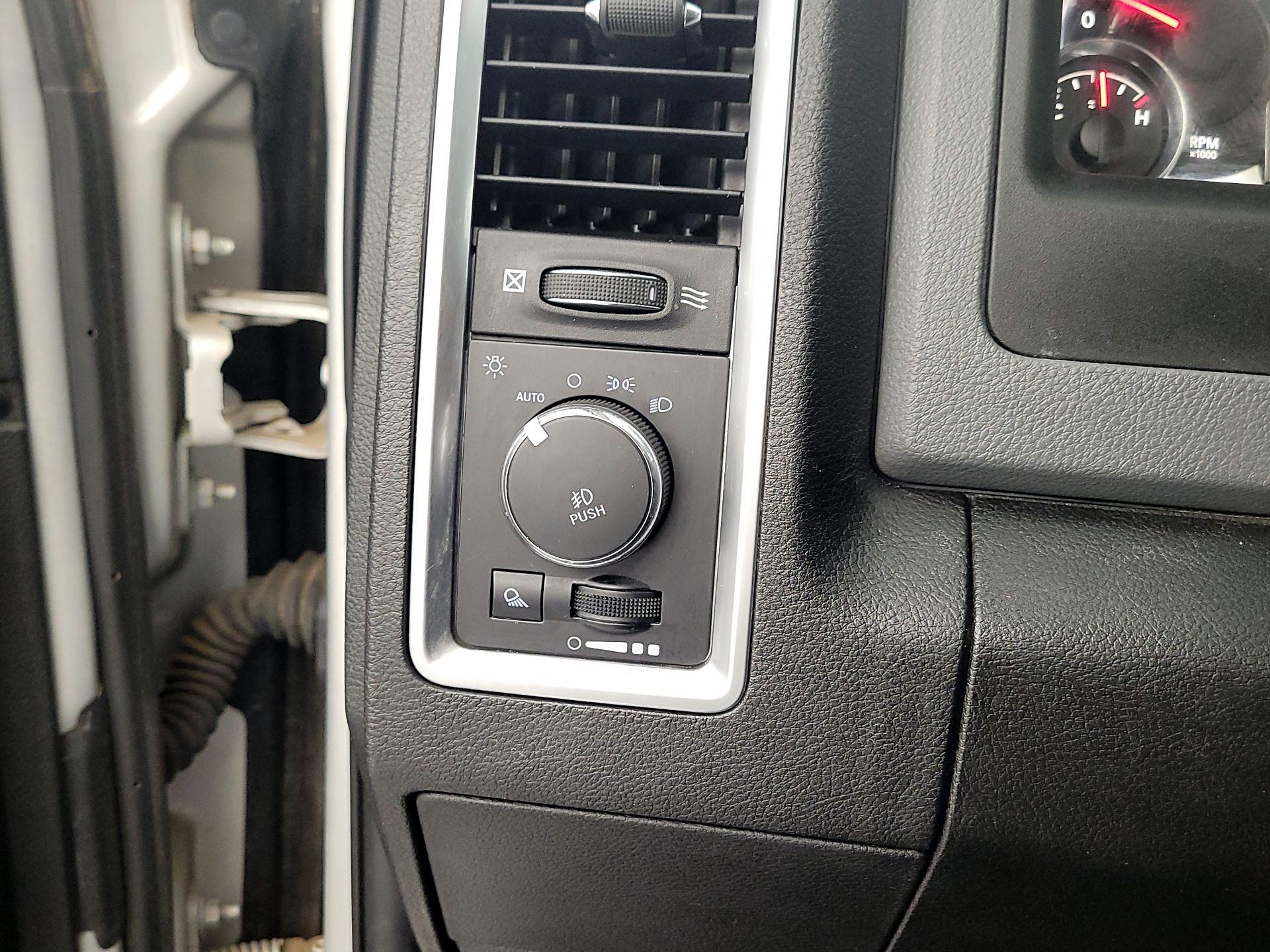 Thumbnail: 2019 RAM 1500 Classic - 13