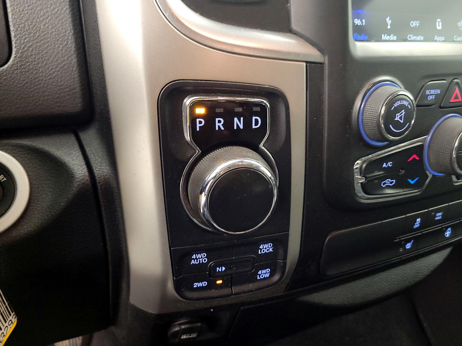 Thumbnail: 2019 RAM 1500 Classic - 17