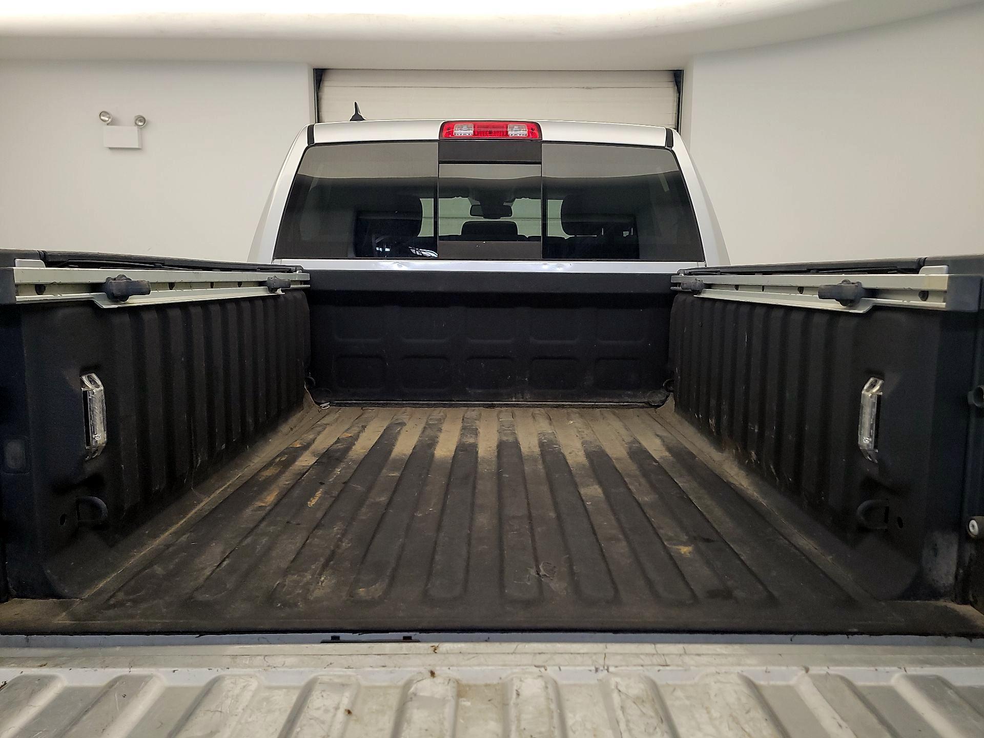Thumbnail: 2019 RAM 1500 Classic - 19