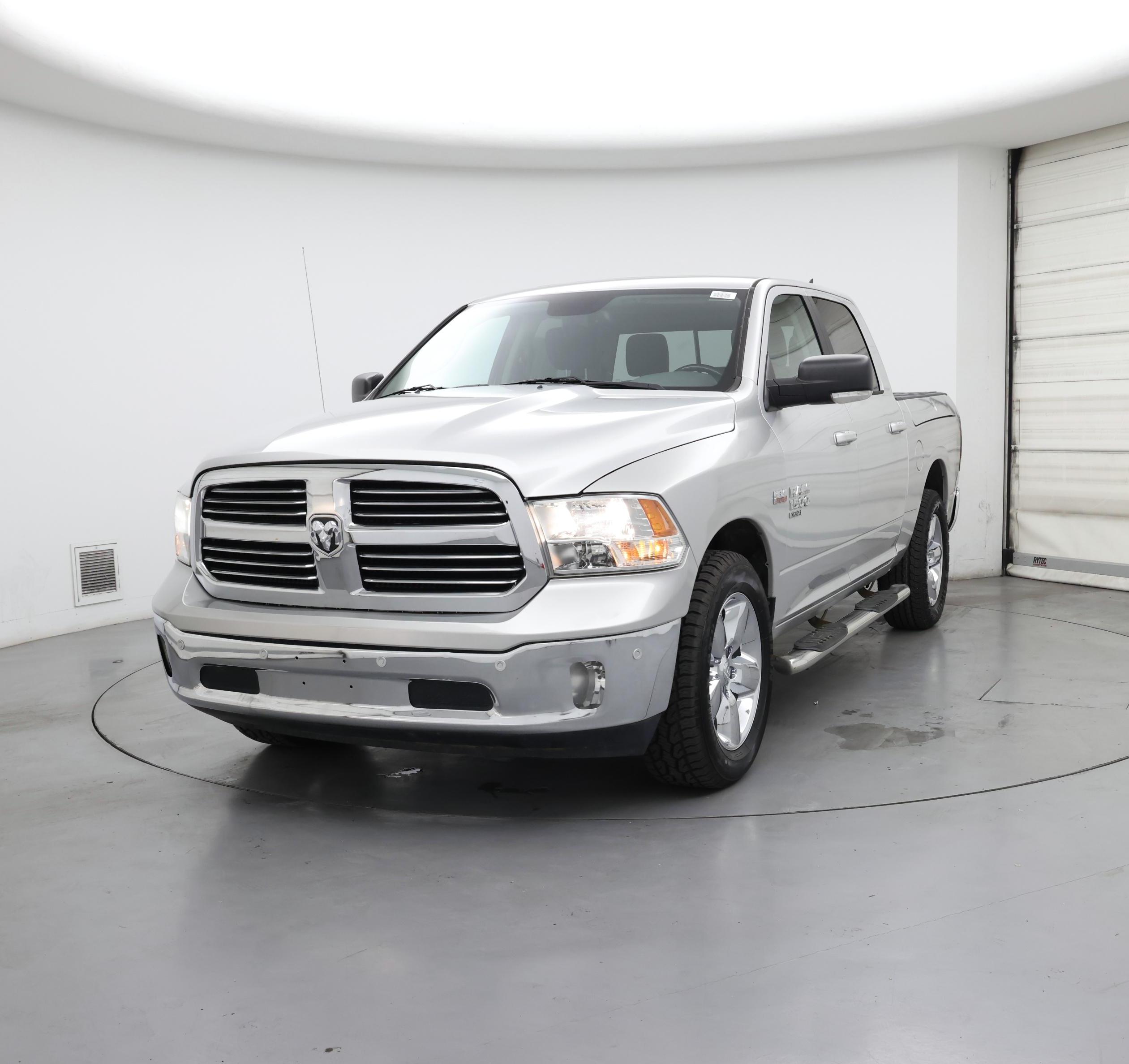 Thumbnail: 2019 RAM 1500 Classic - 4