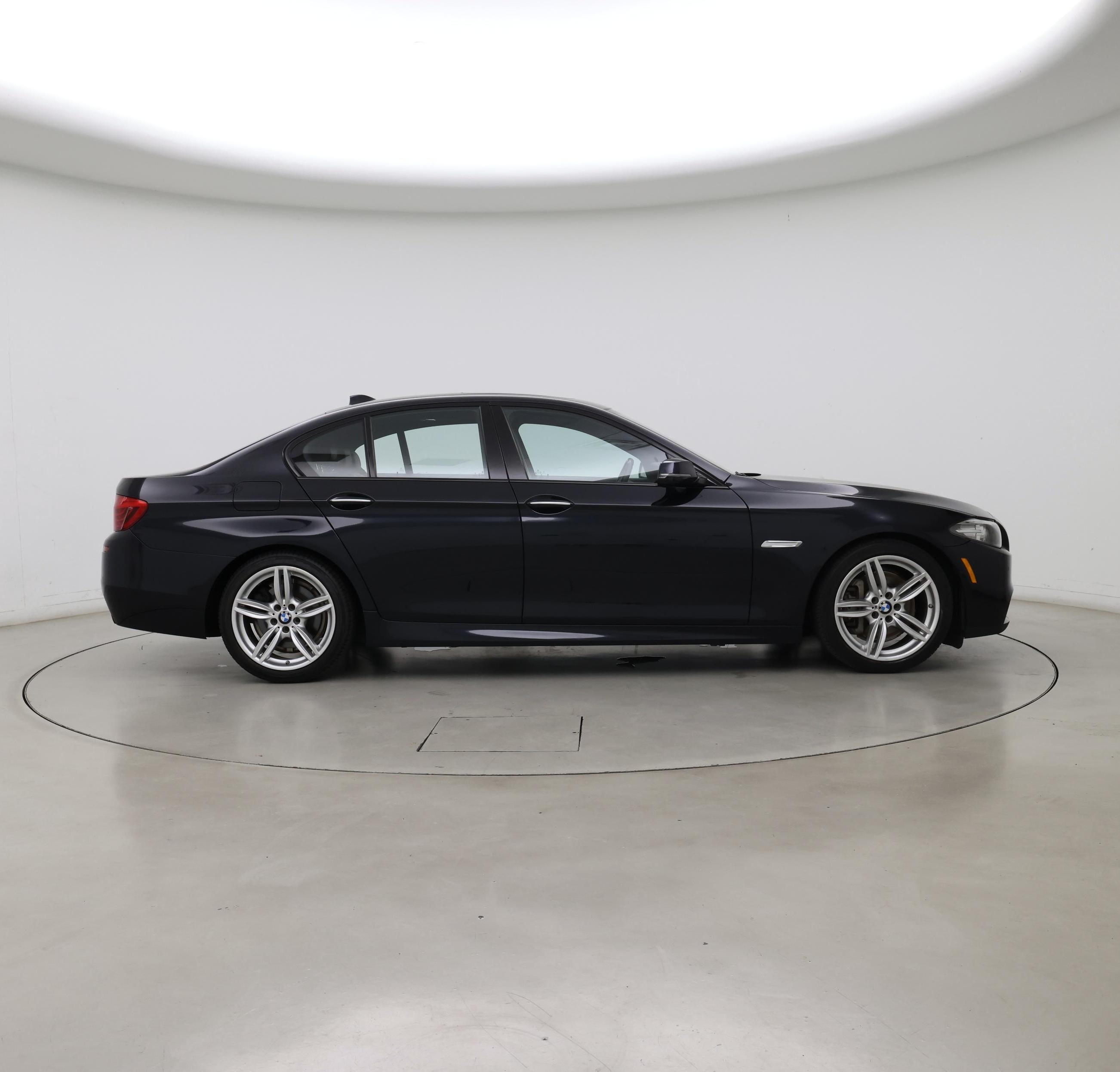 Thumbnail: 2016 BMW 5 Series - 7