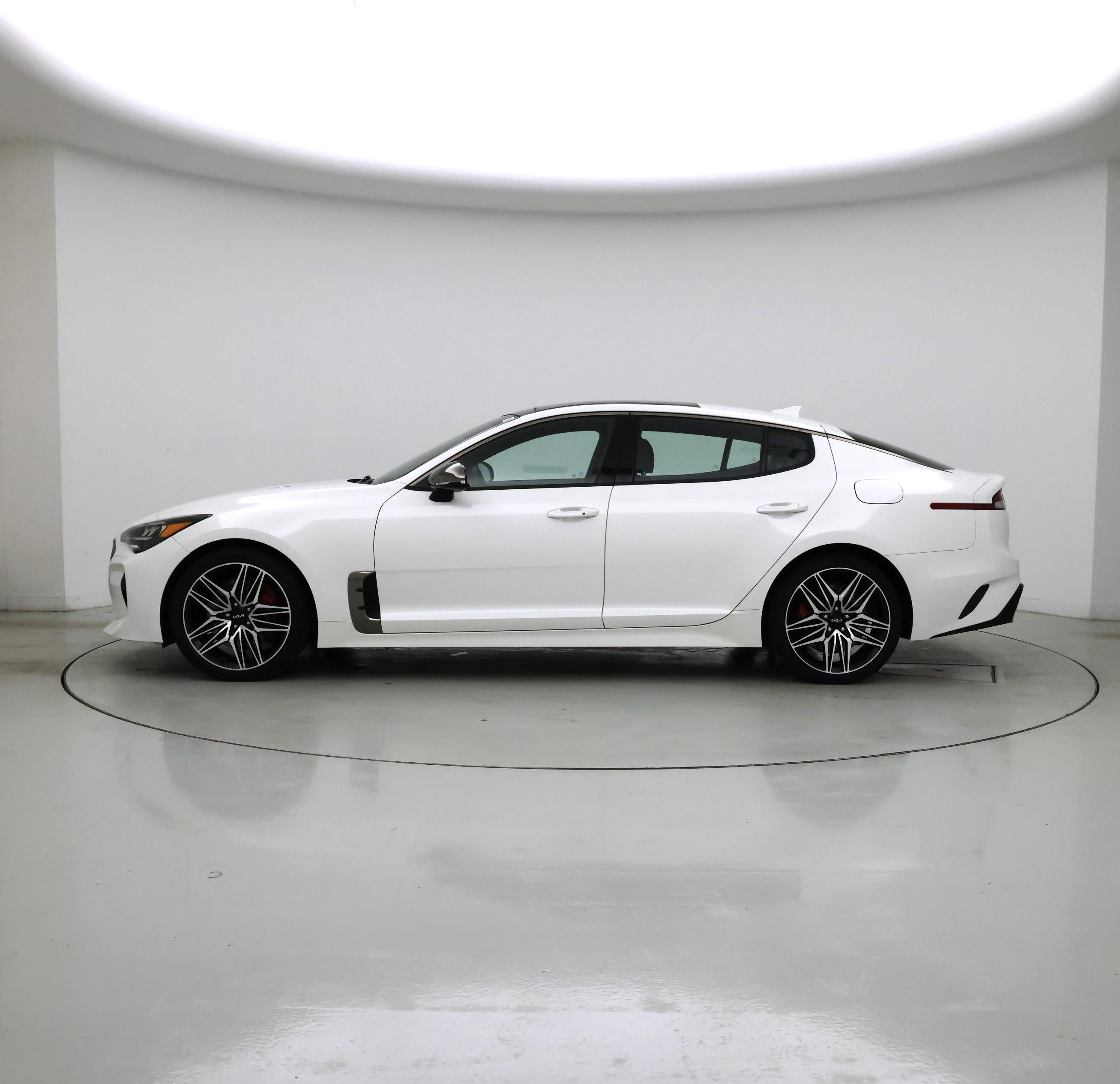 Thumbnail: 2022 Kia Stinger - 3