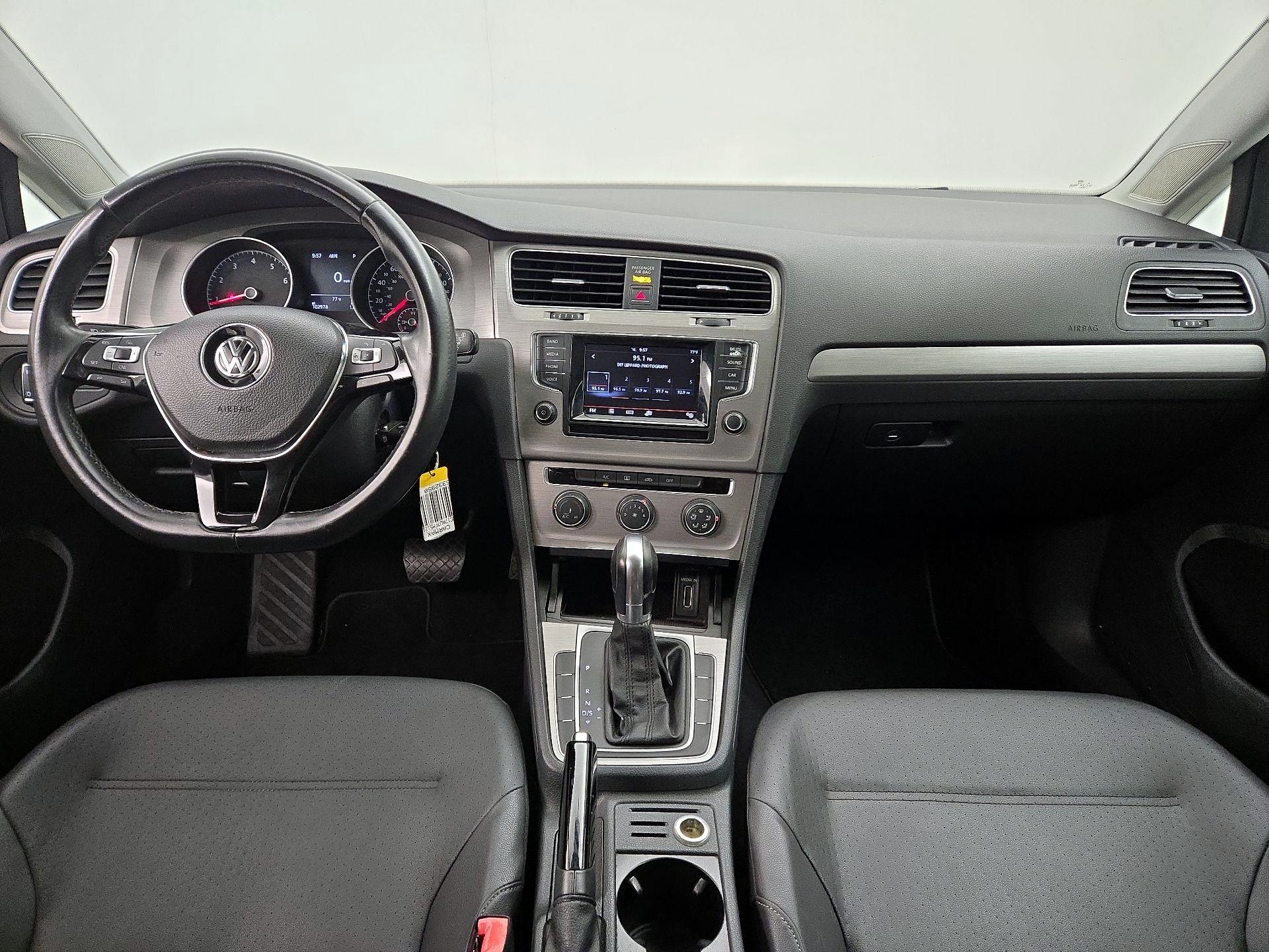 Thumbnail: 2015 Volkswagen Golf - 9