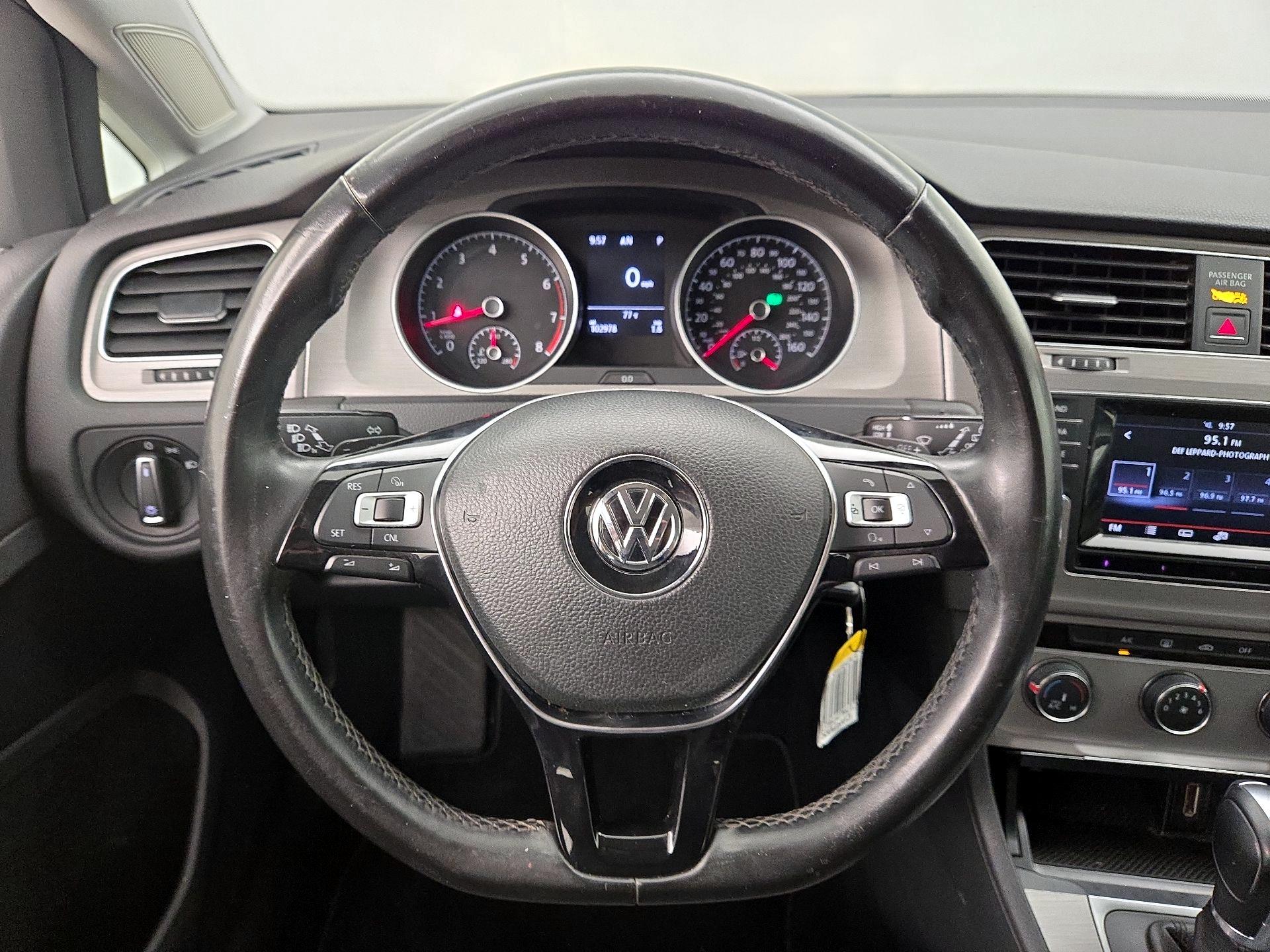 Thumbnail: 2015 Volkswagen Golf - 10