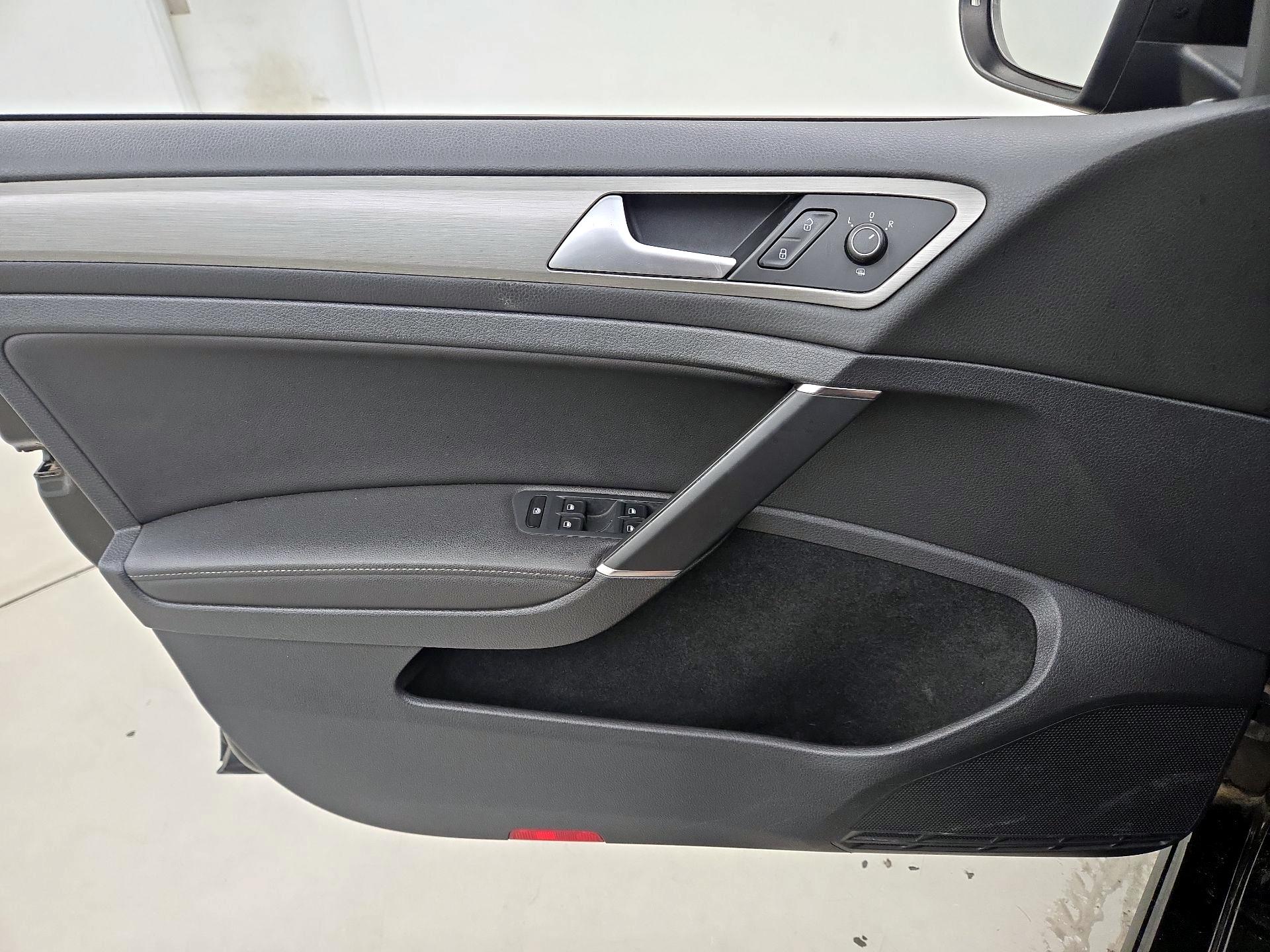 Thumbnail: 2015 Volkswagen Golf - 12
