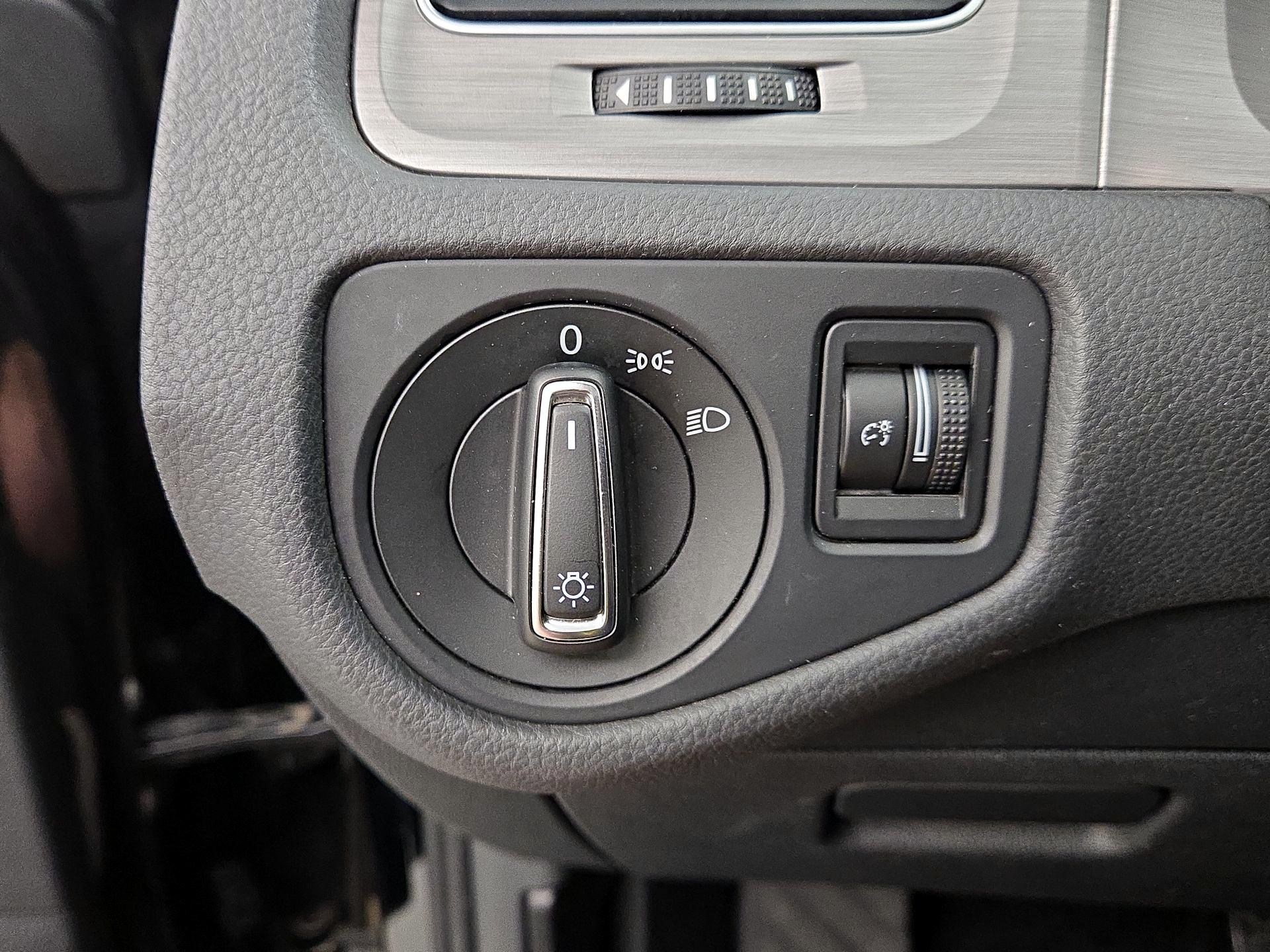 Thumbnail: 2015 Volkswagen Golf - 13