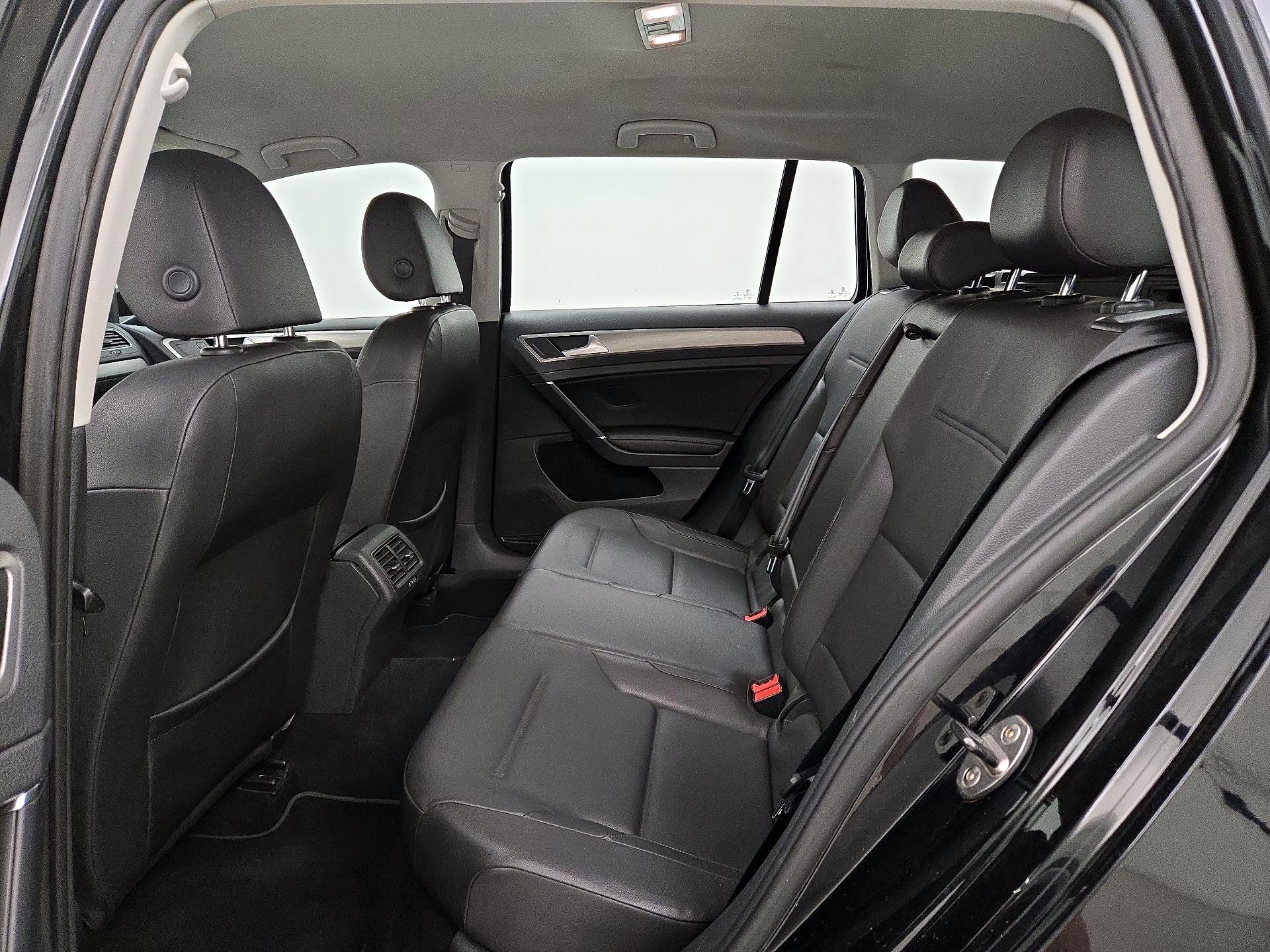 Thumbnail: 2015 Volkswagen Golf - 17