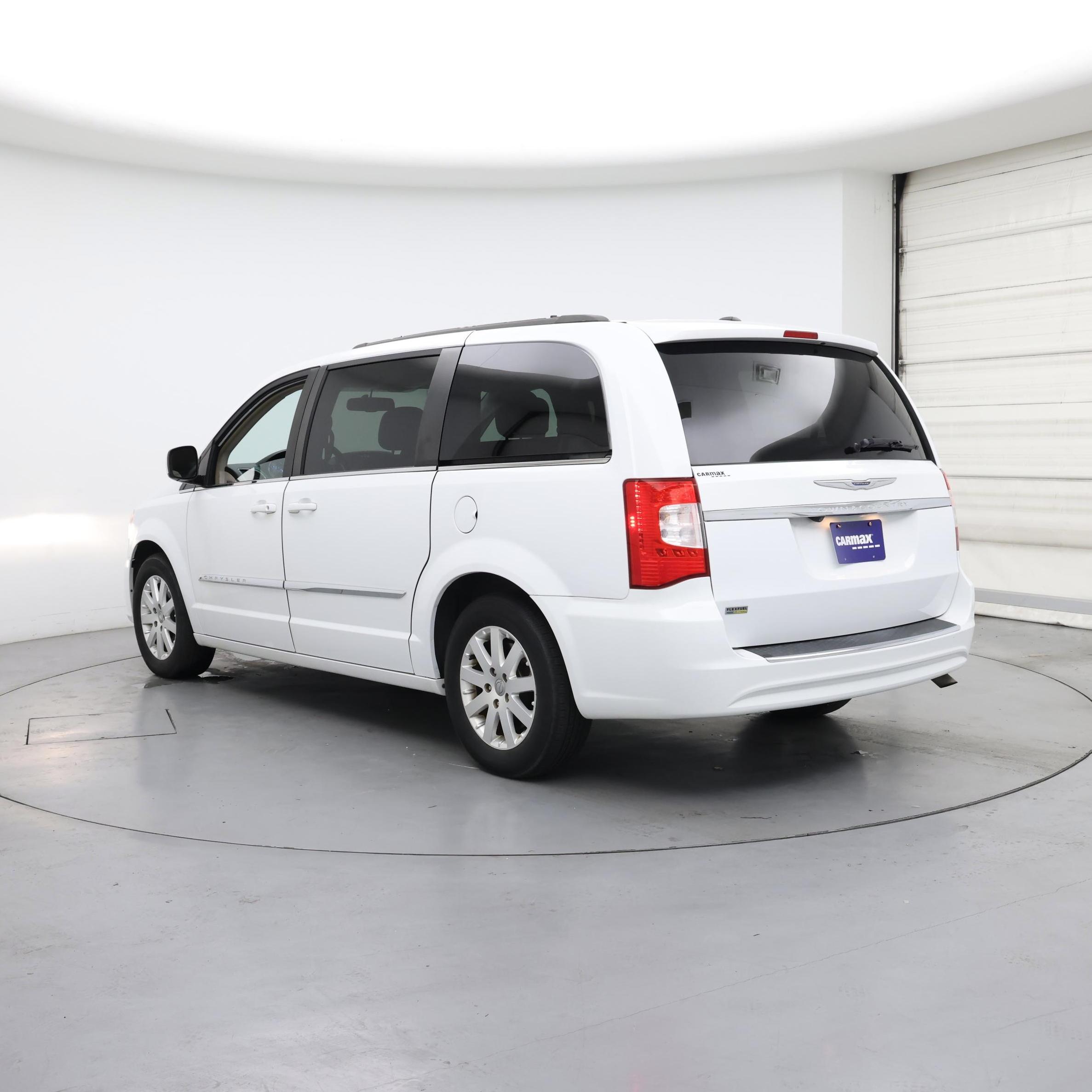 Thumbnail: 2015 Chrysler Town & Country - 2