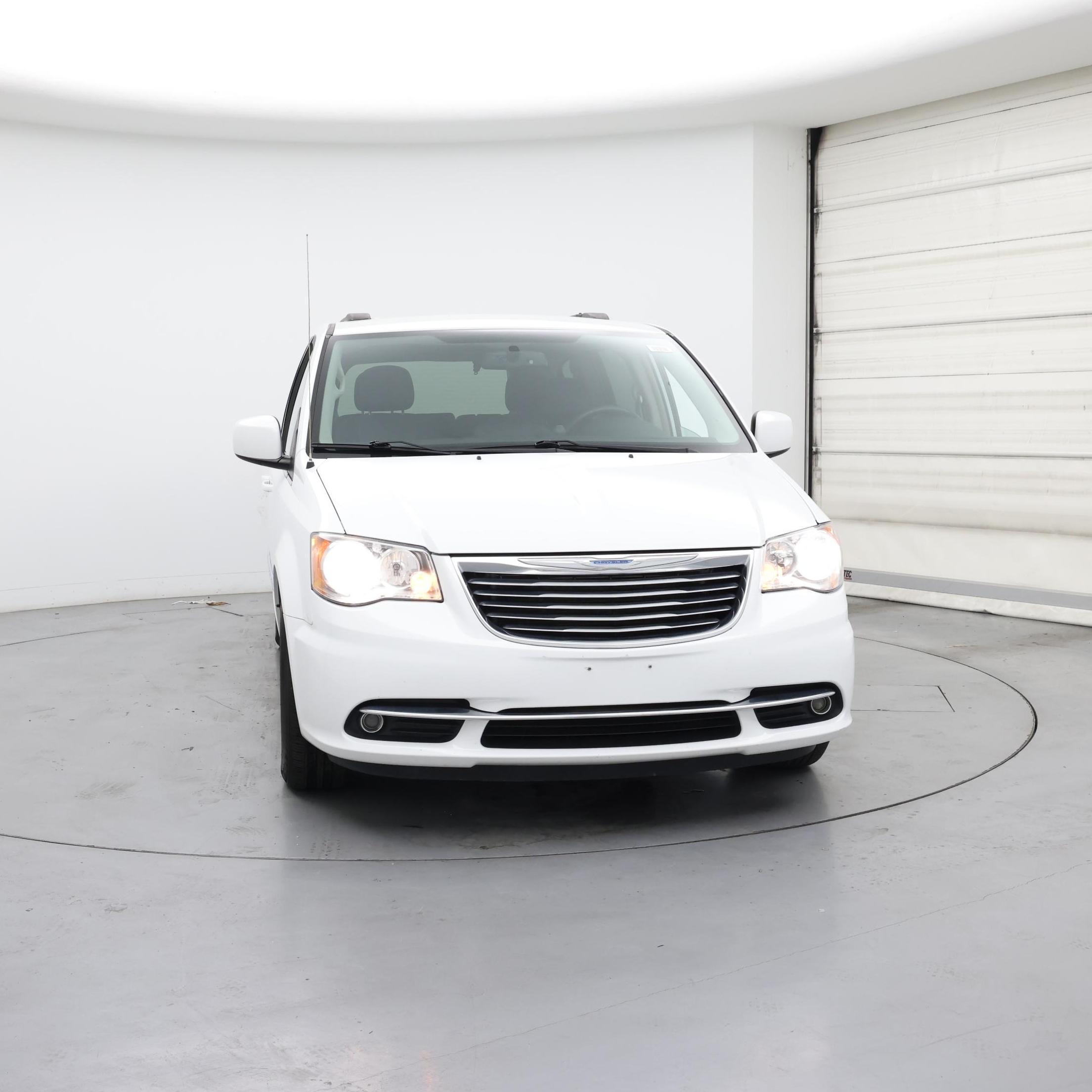 Thumbnail: 2015 Chrysler Town & Country - 5