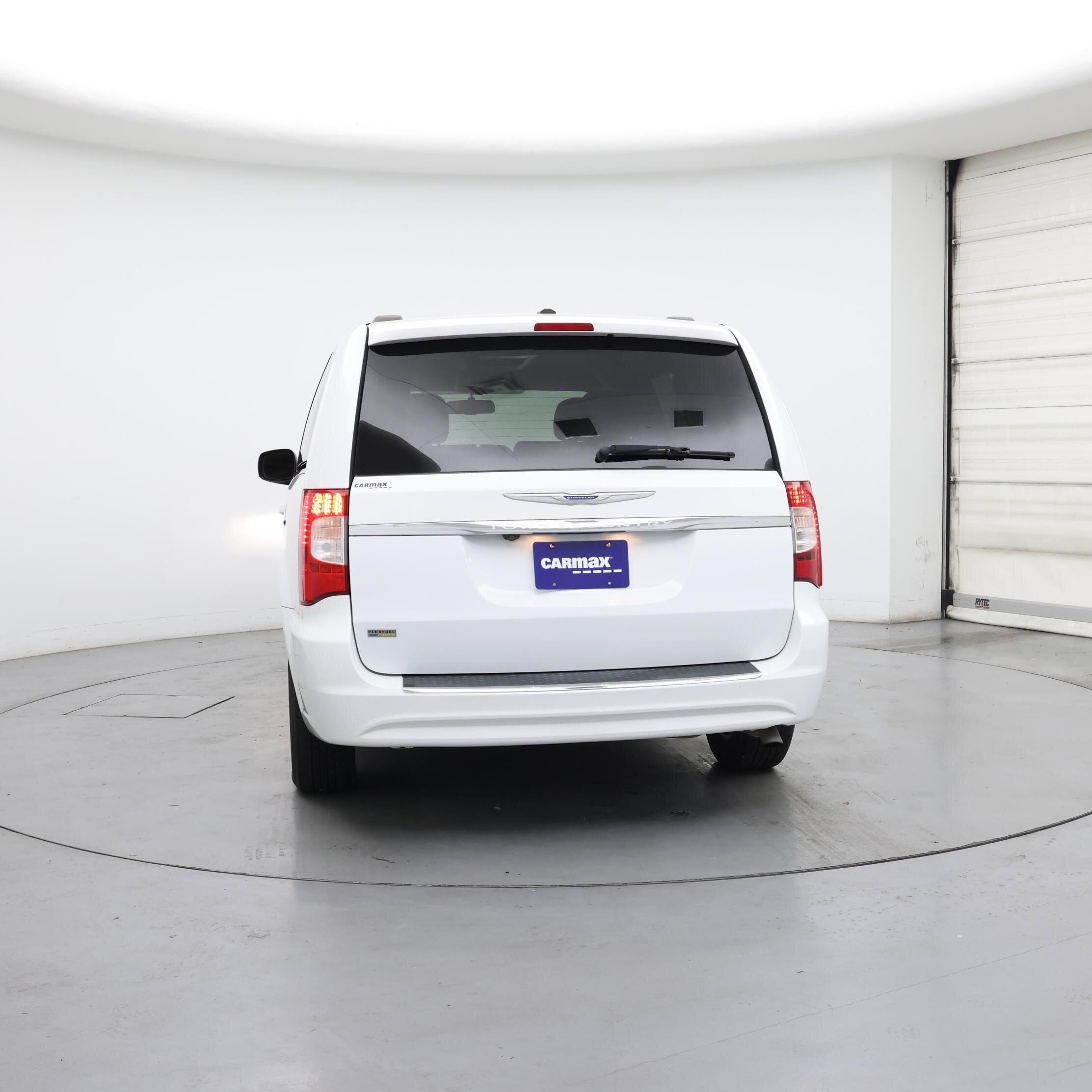 Thumbnail: 2015 Chrysler Town & Country - 6