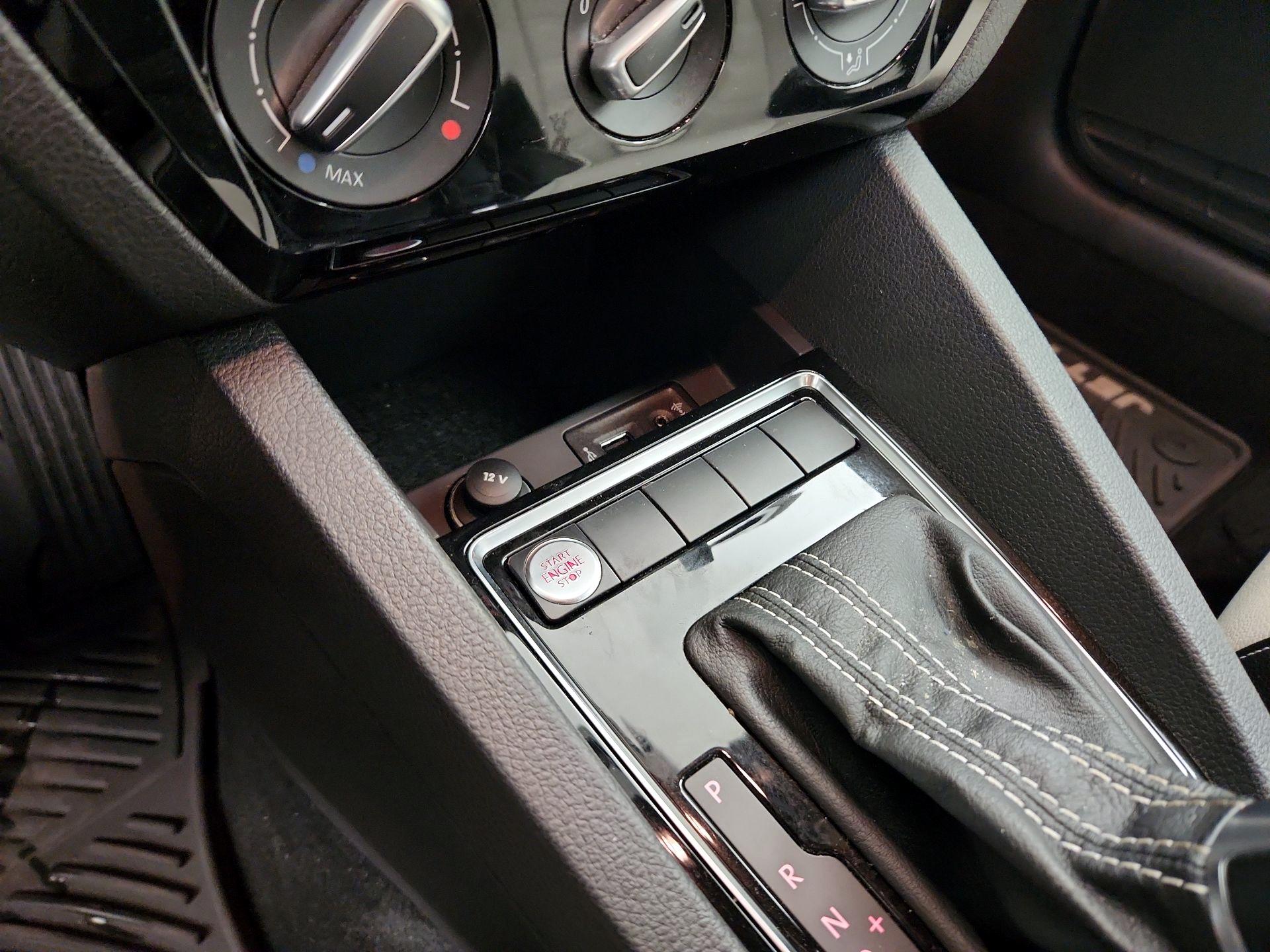 Thumbnail: 2016 Volkswagen Jetta - 18