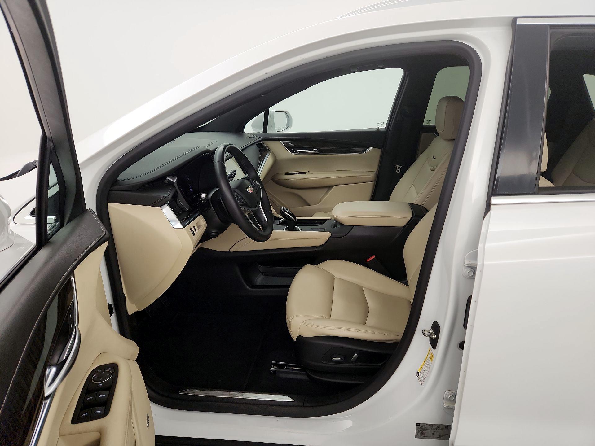 Thumbnail: 2017 Cadillac XT5 - 11