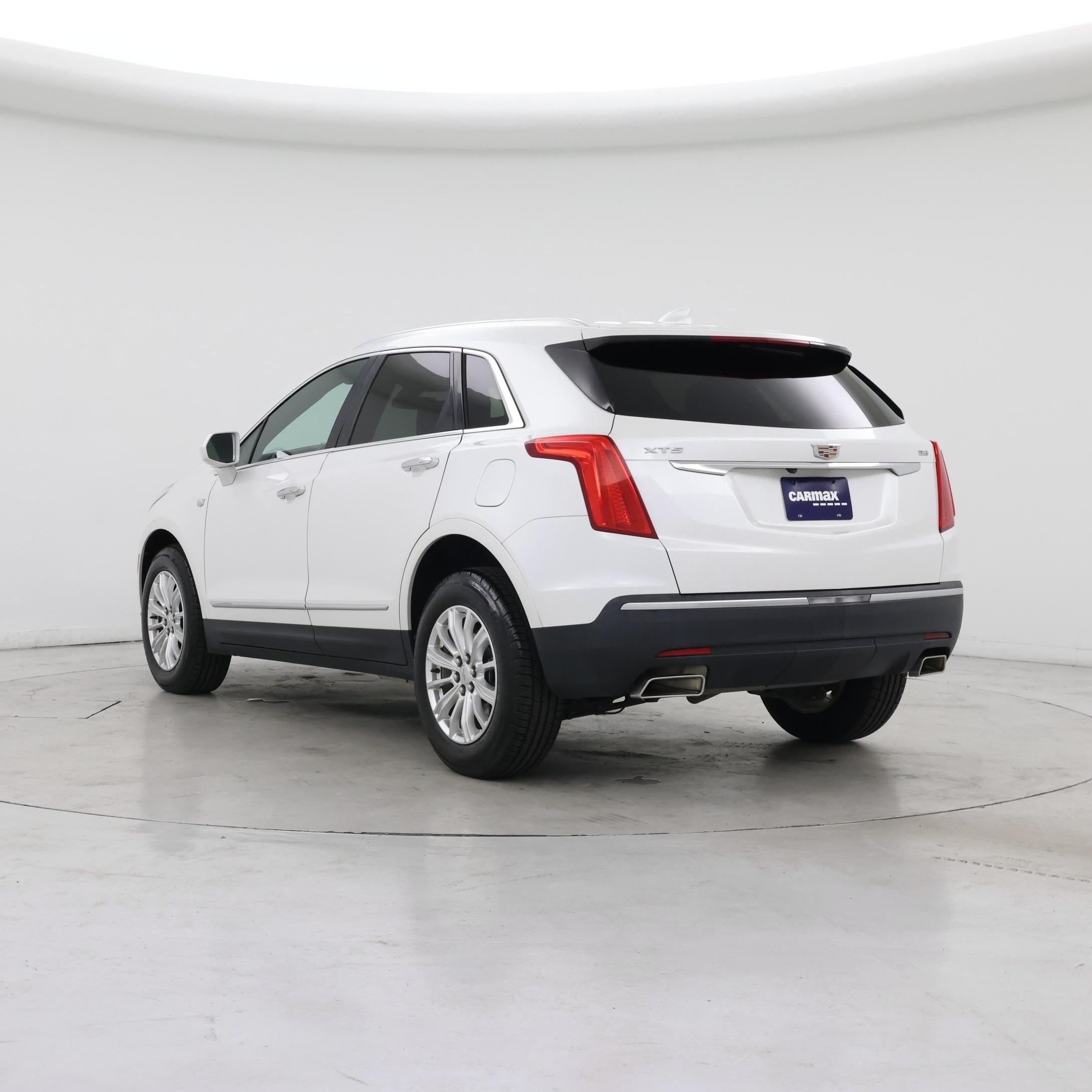 Thumbnail: 2017 Cadillac XT5 - 2