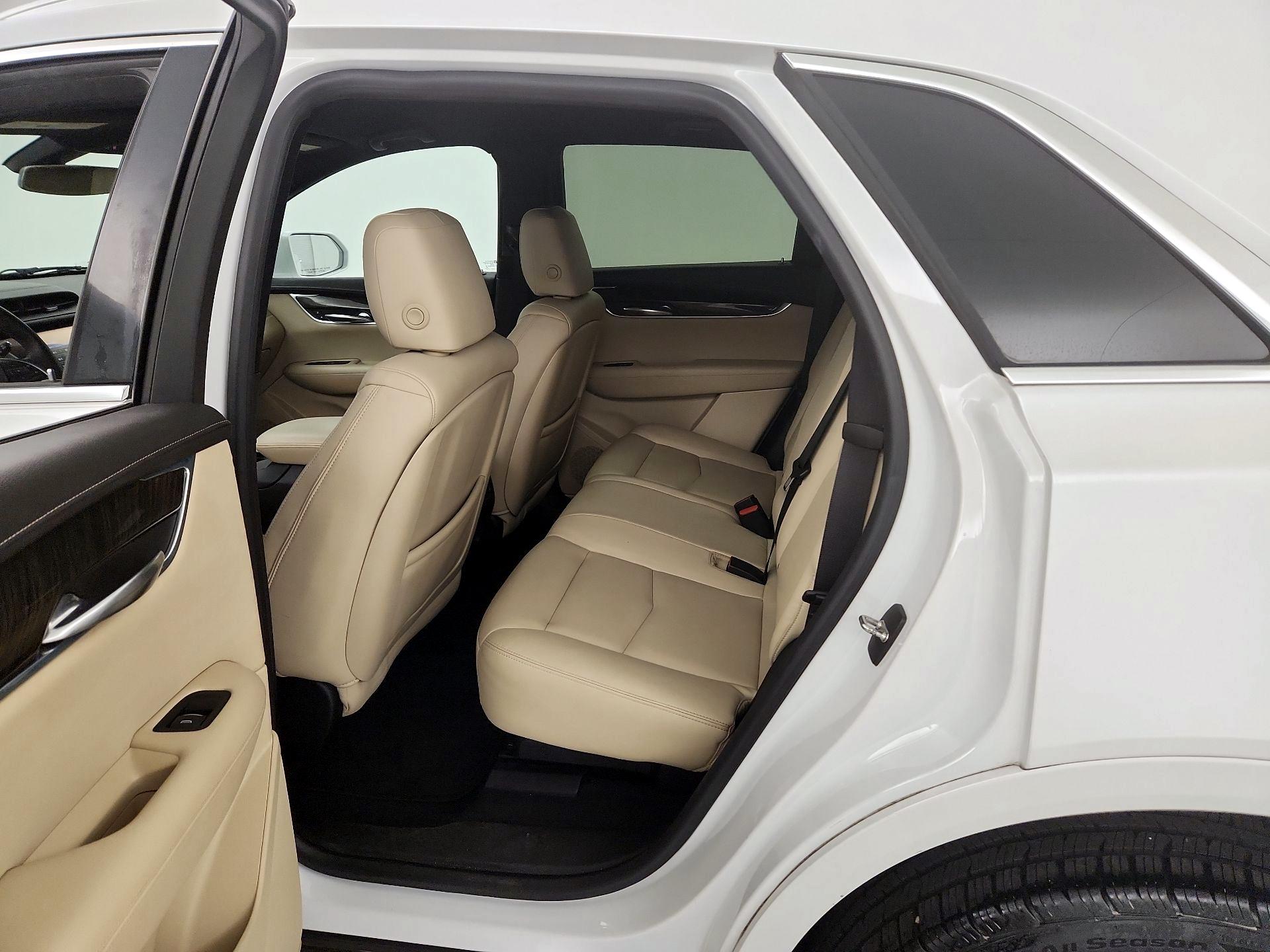 Thumbnail: 2017 Cadillac XT5 - 19