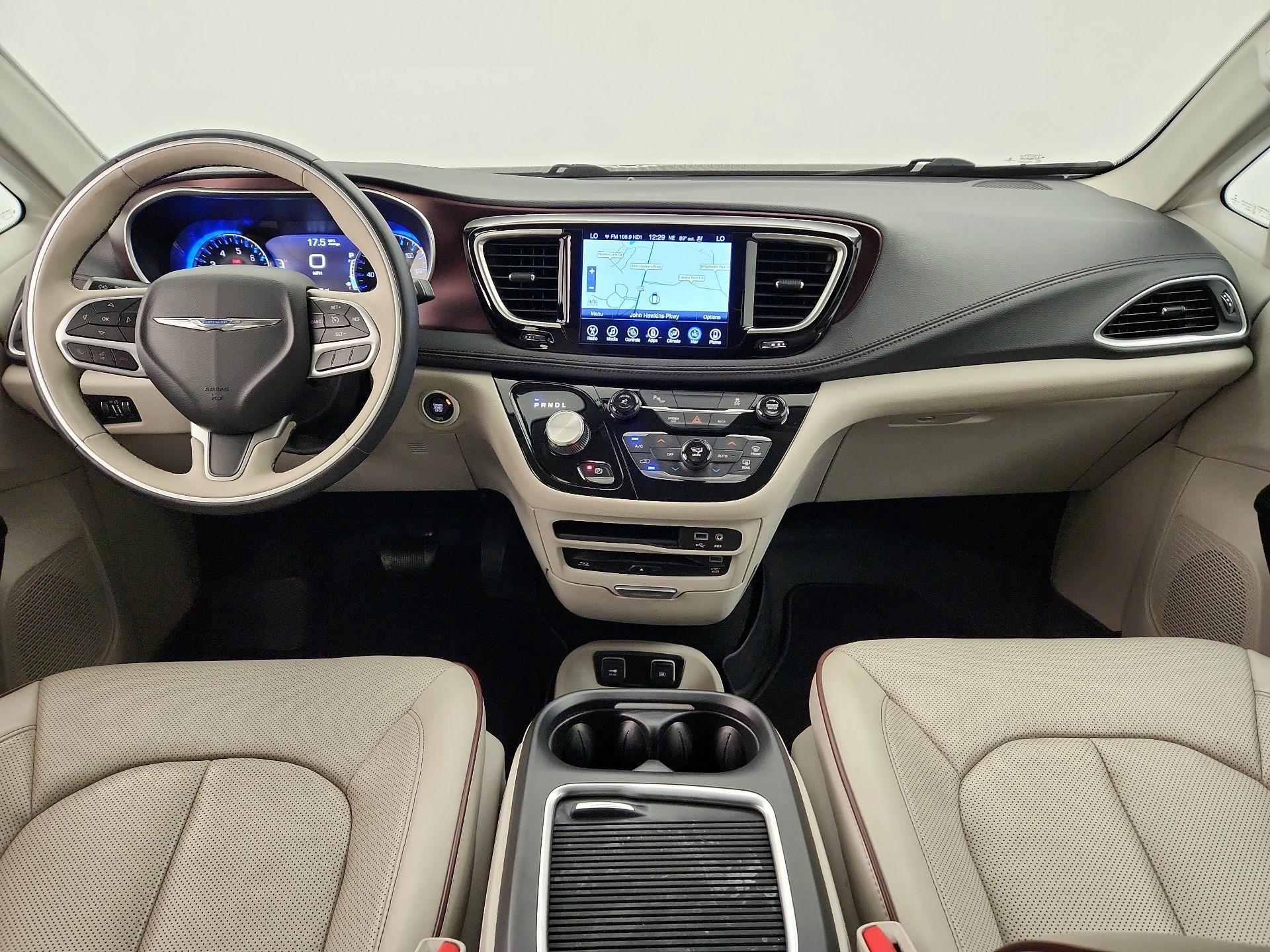 Thumbnail: 2017 Chrysler Pacifica - 9