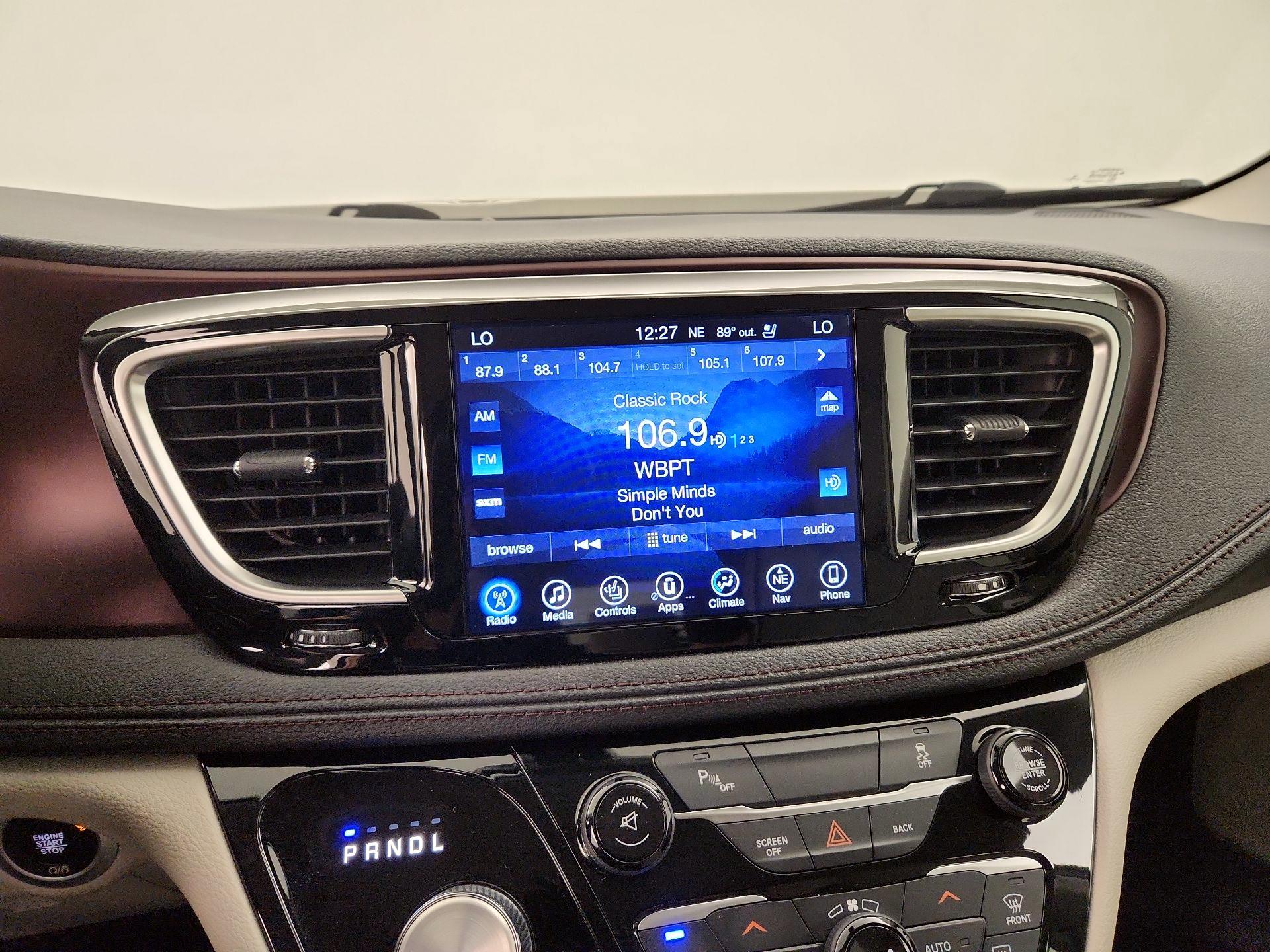 Thumbnail: 2017 Chrysler Pacifica - 16