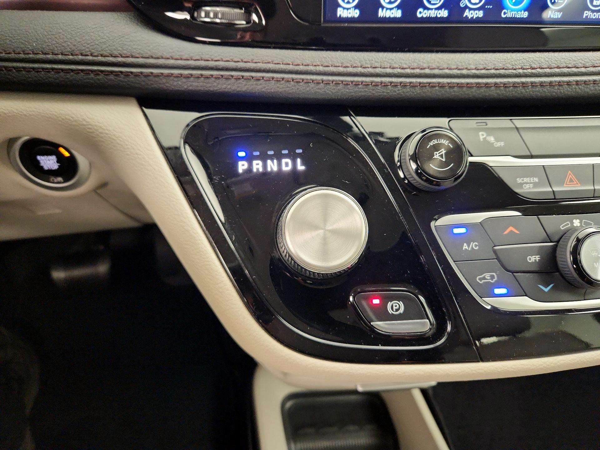 Thumbnail: 2017 Chrysler Pacifica - 18