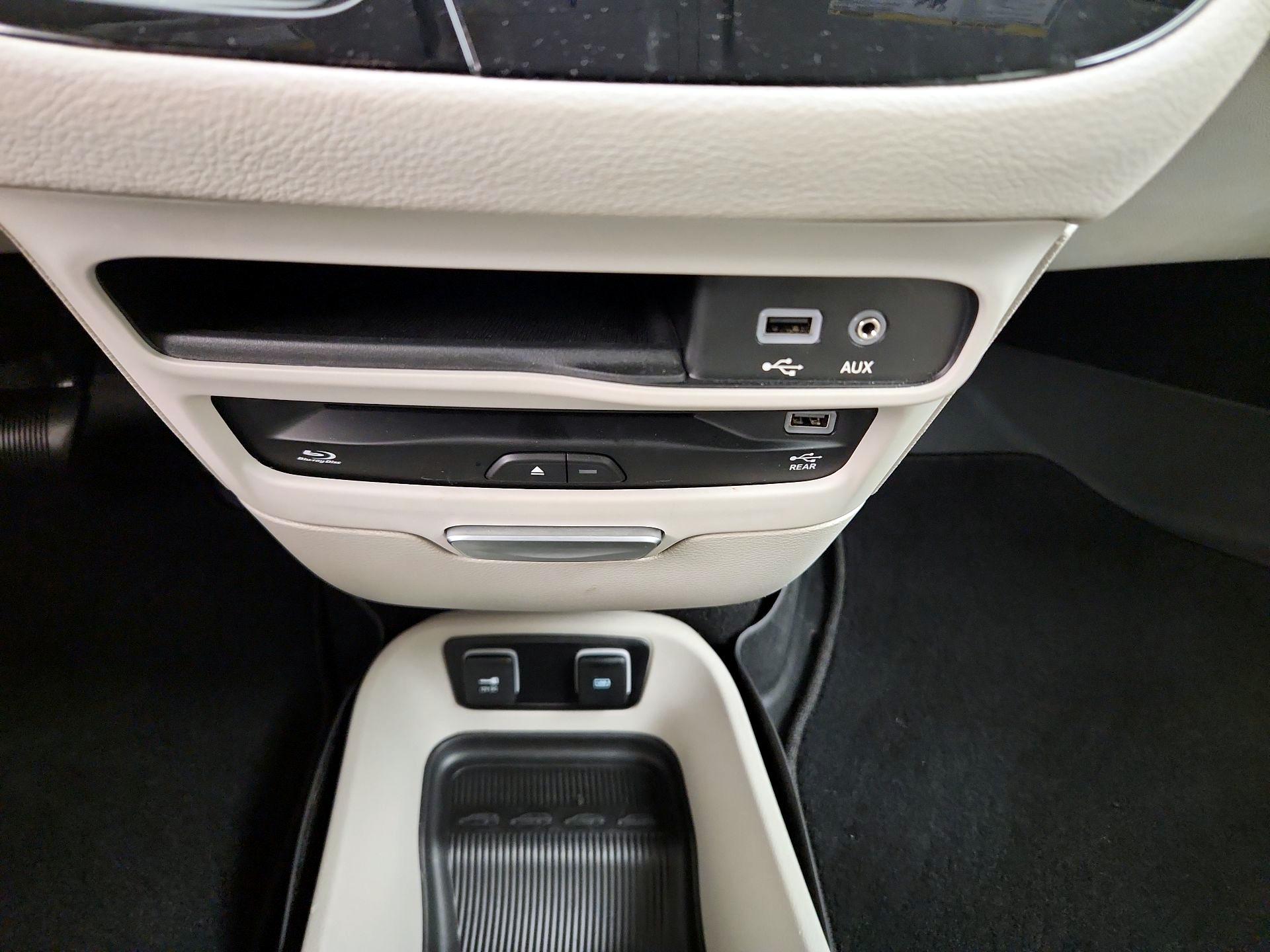 Thumbnail: 2017 Chrysler Pacifica - 19