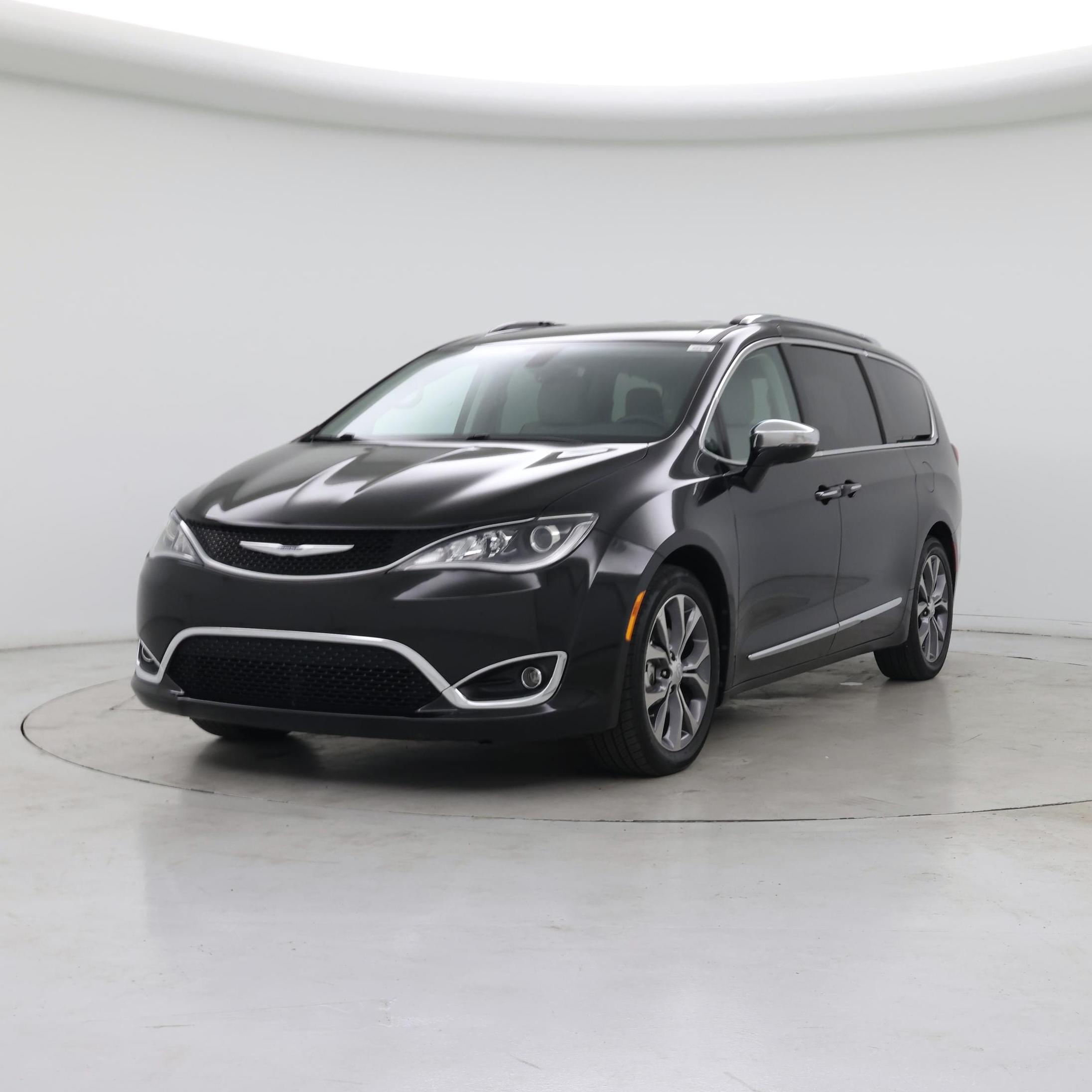 Thumbnail: 2017 Chrysler Pacifica - 4