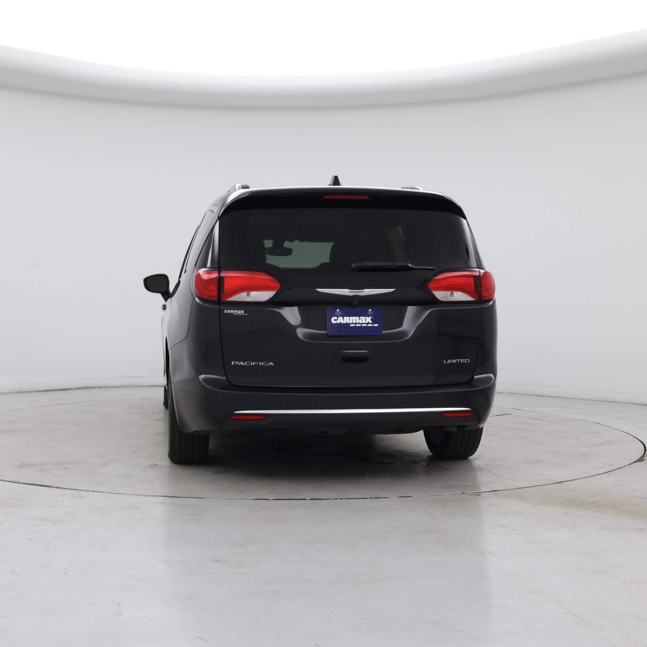 Thumbnail: 2017 Chrysler Pacifica - 6