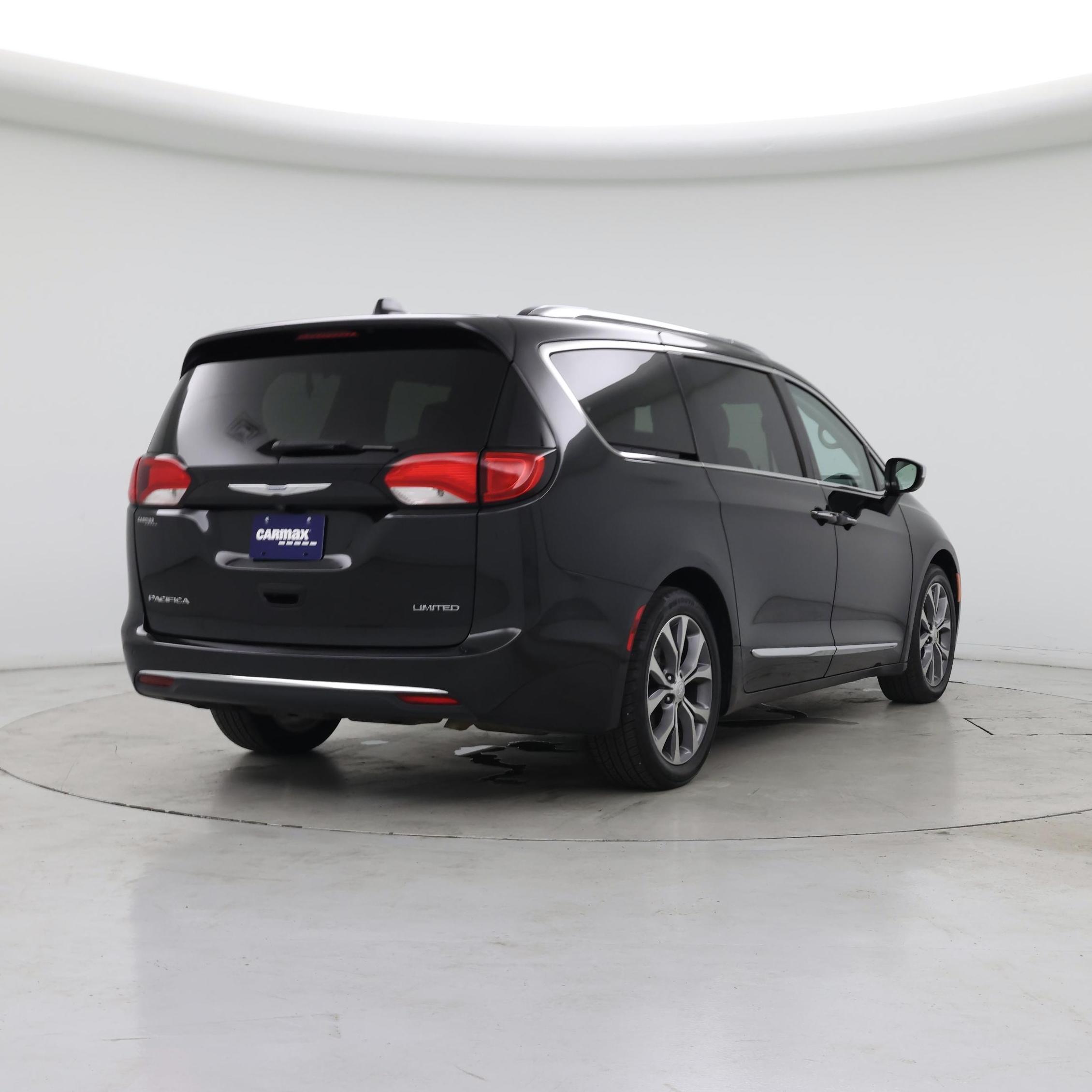Thumbnail: 2017 Chrysler Pacifica - 8