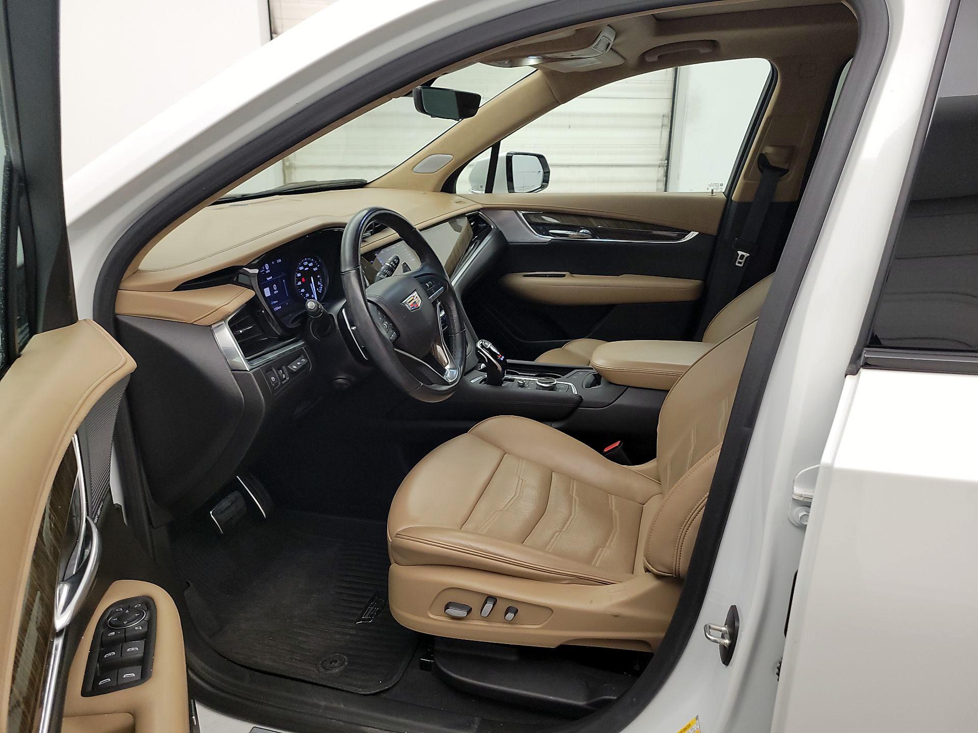 Thumbnail: 2022 Cadillac XT6 - 11