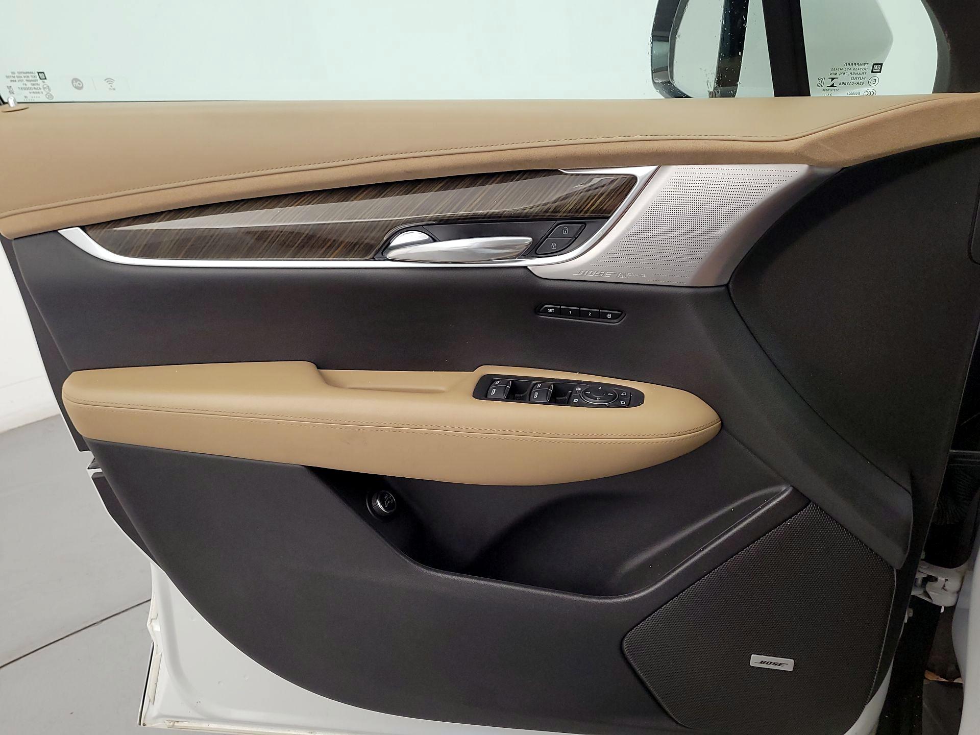 Thumbnail: 2022 Cadillac XT6 - 12