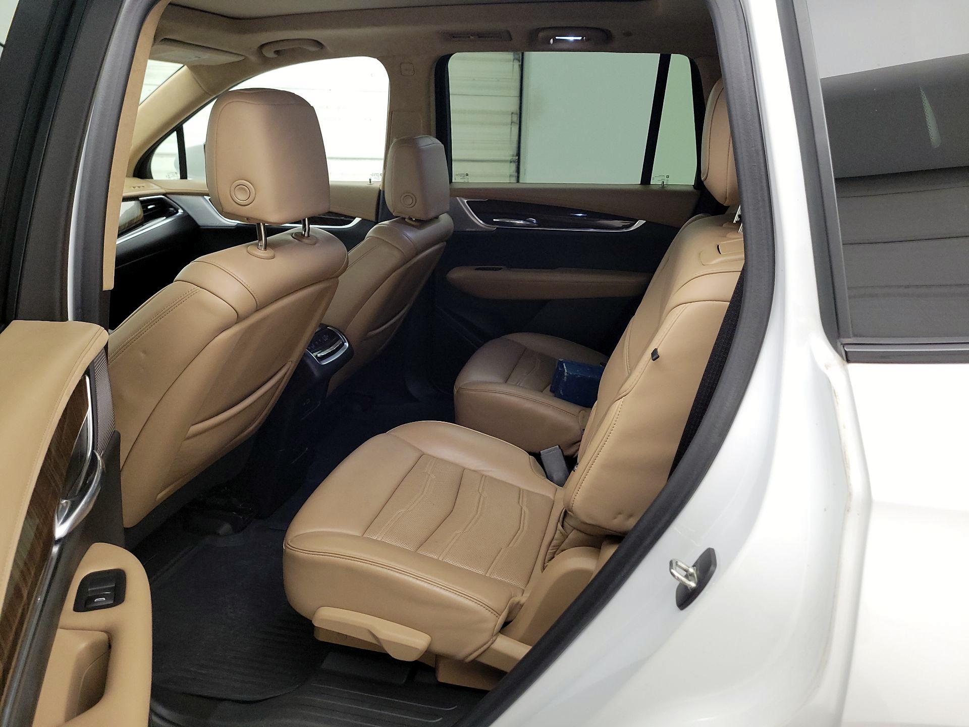 Thumbnail: 2022 Cadillac XT6 - 18