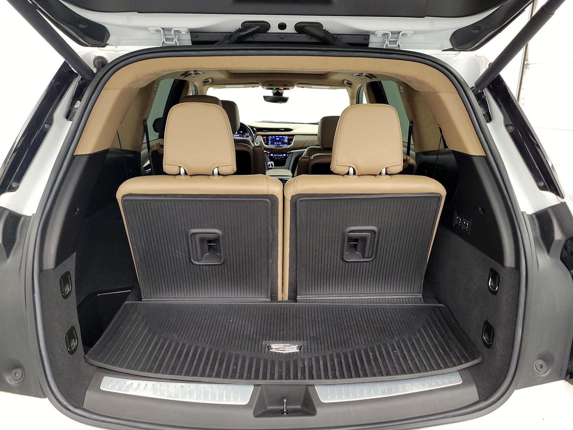 Thumbnail: 2022 Cadillac XT6 - 19