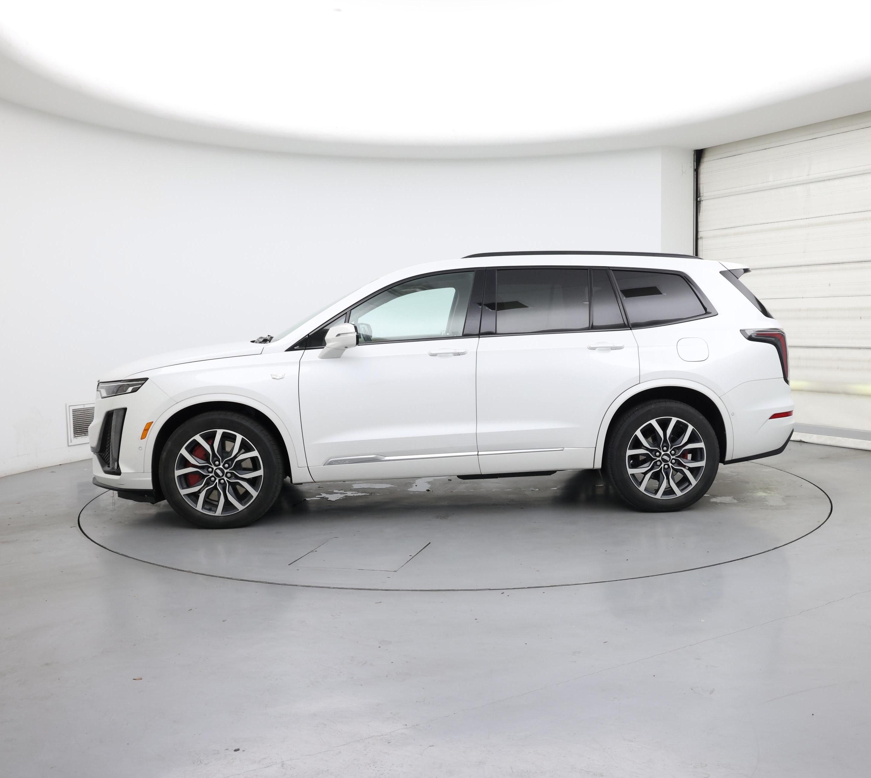 Thumbnail: 2022 Cadillac XT6 - 3