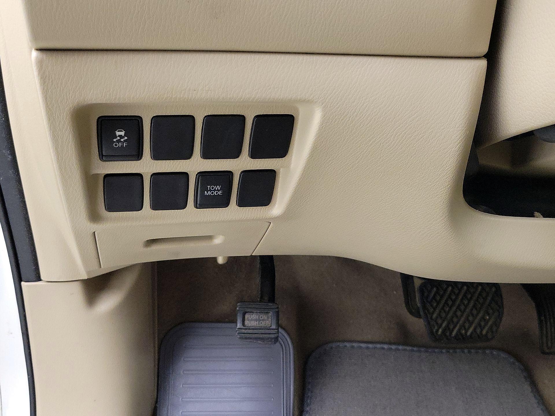 Thumbnail: 2014 Nissan Pathfinder - 13