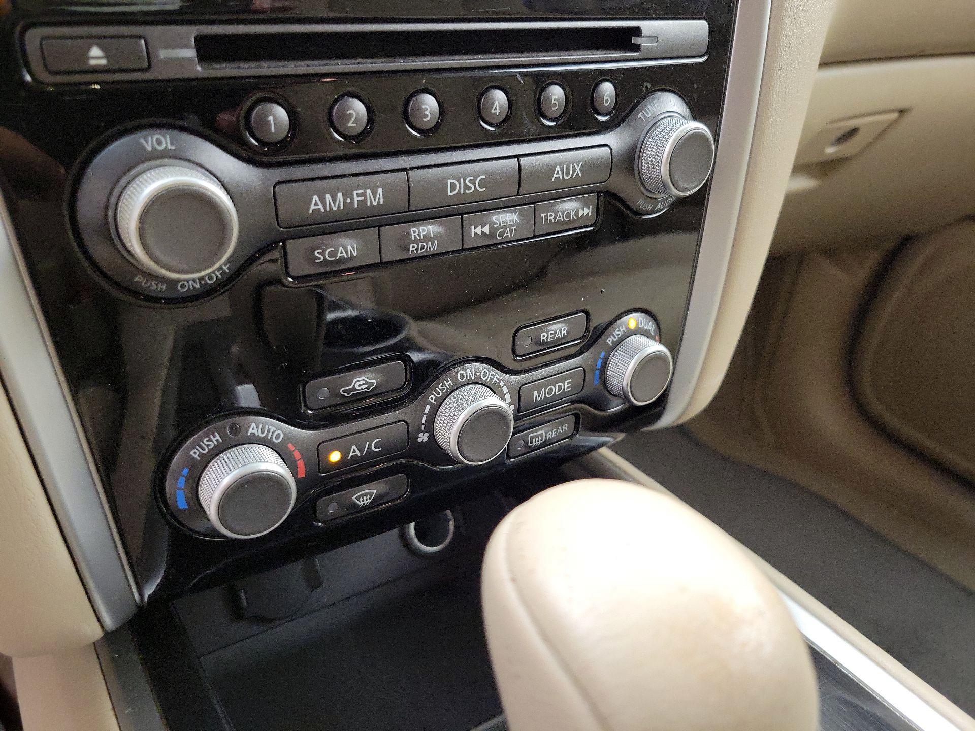 Thumbnail: 2014 Nissan Pathfinder - 16