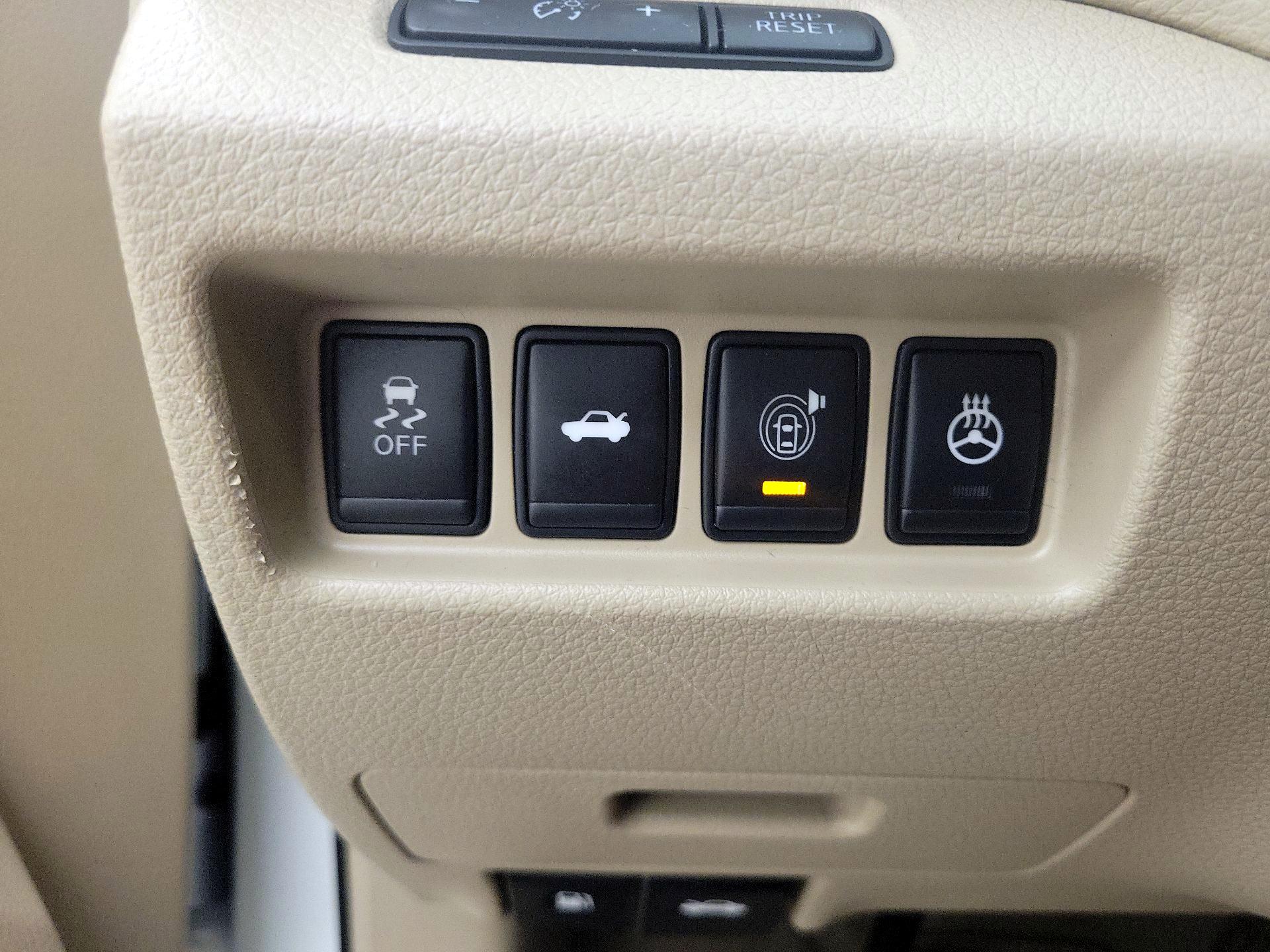 Thumbnail: 2014 Nissan Altima - 13