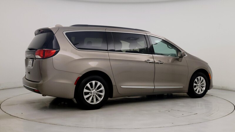 2017 Chrysler Pacifica Touring 6
